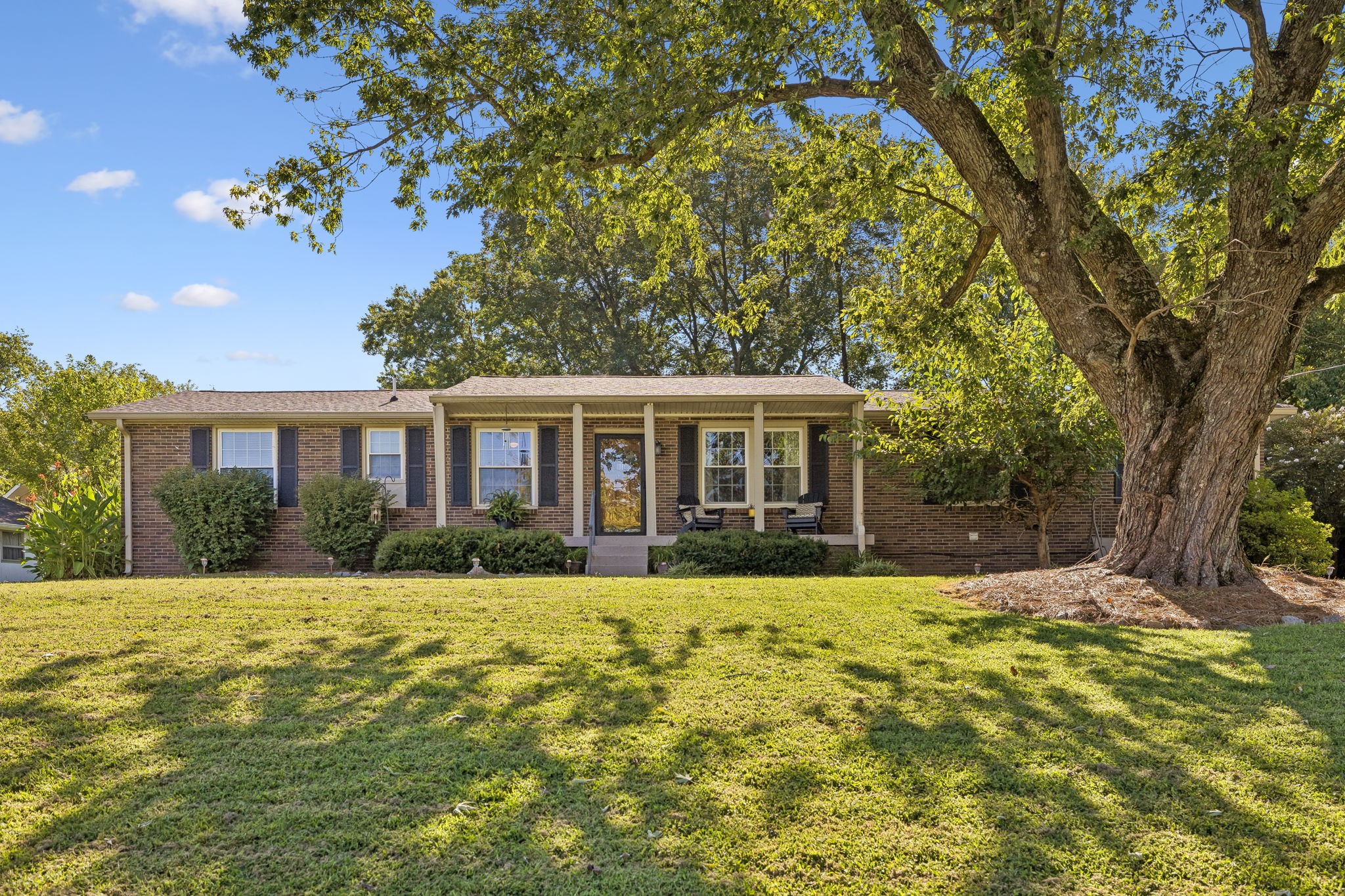 211 Edgewater Dr