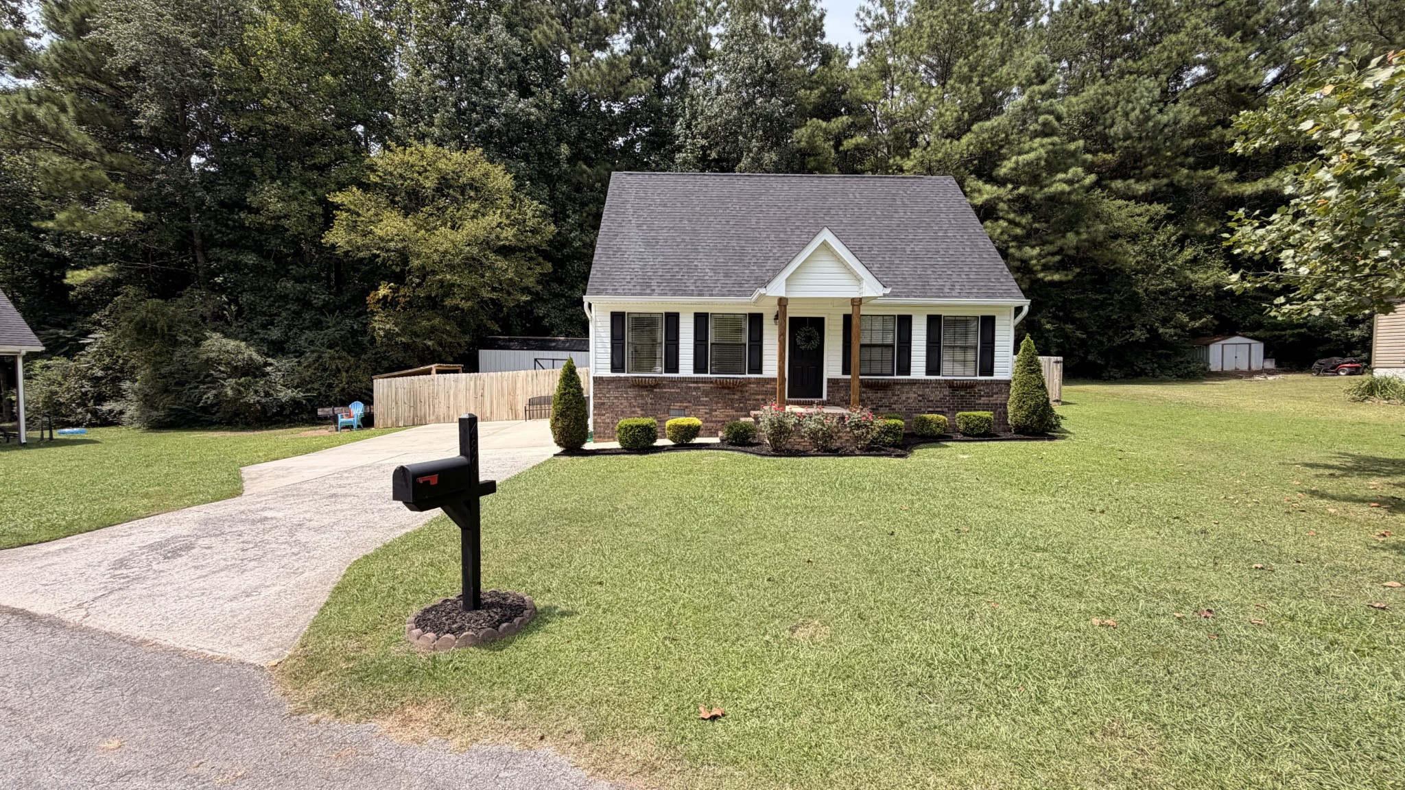 480 Haywood Ln Property Photo 1