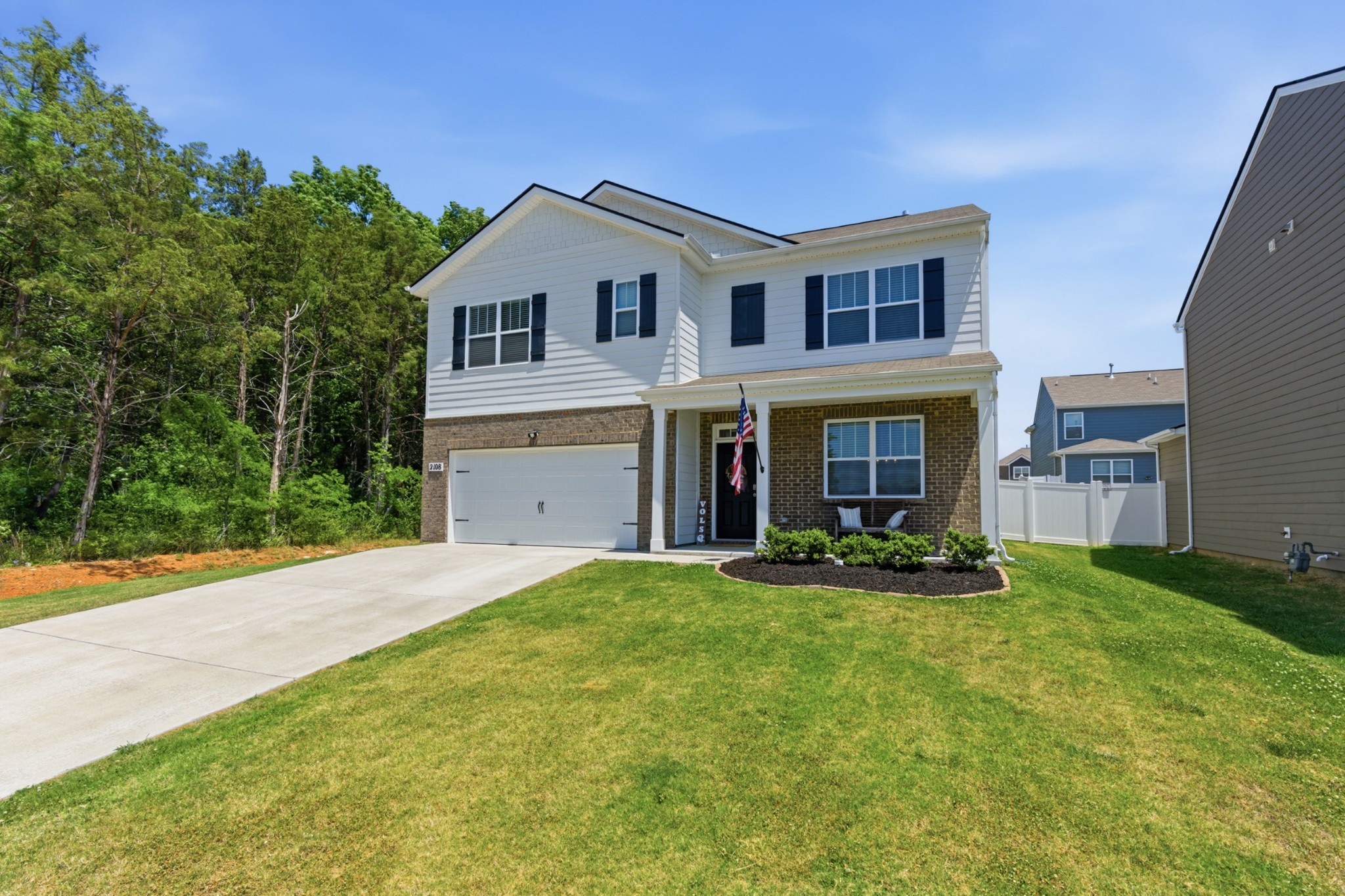 2108 Commanche Trl Property Photo 1