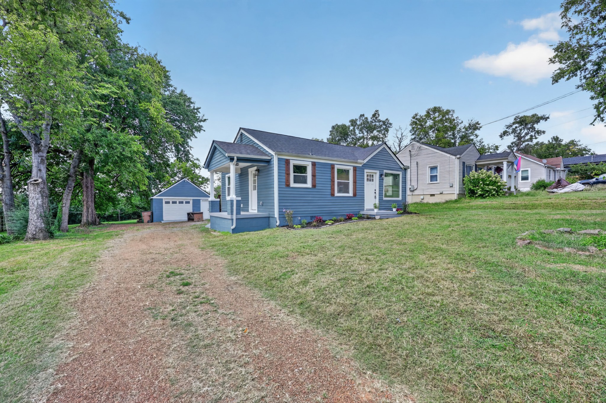 2618 Woodyhill Dr Property Photo 3