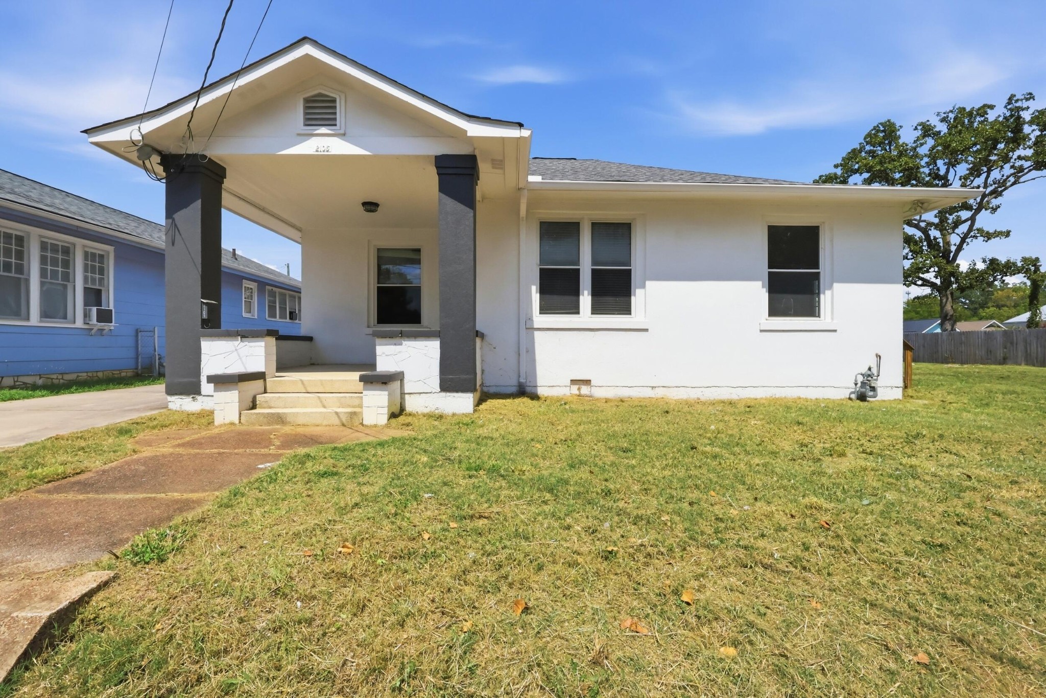 2105 Kirby Avenue Property Photo 1