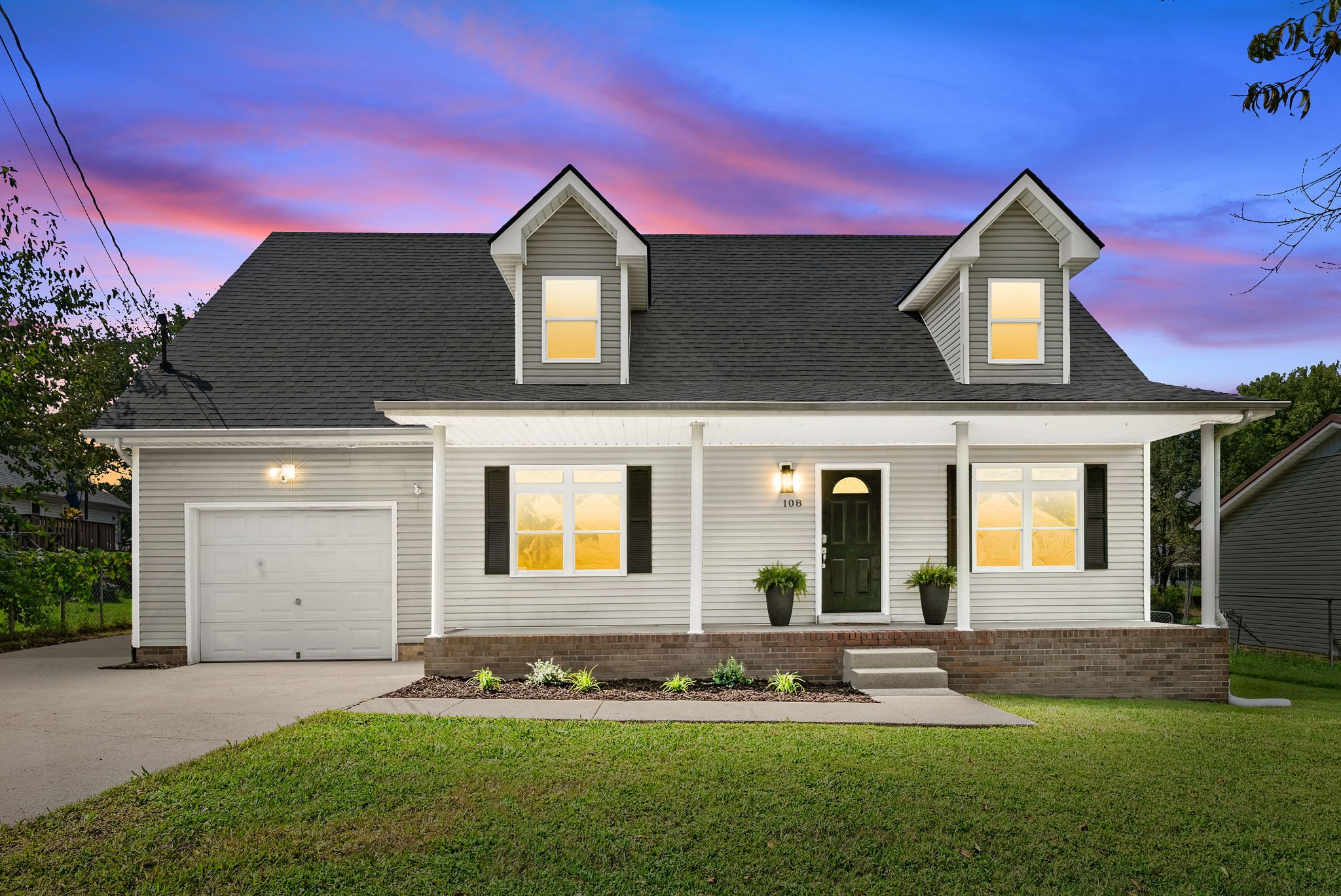 108 Oak Tree Dr