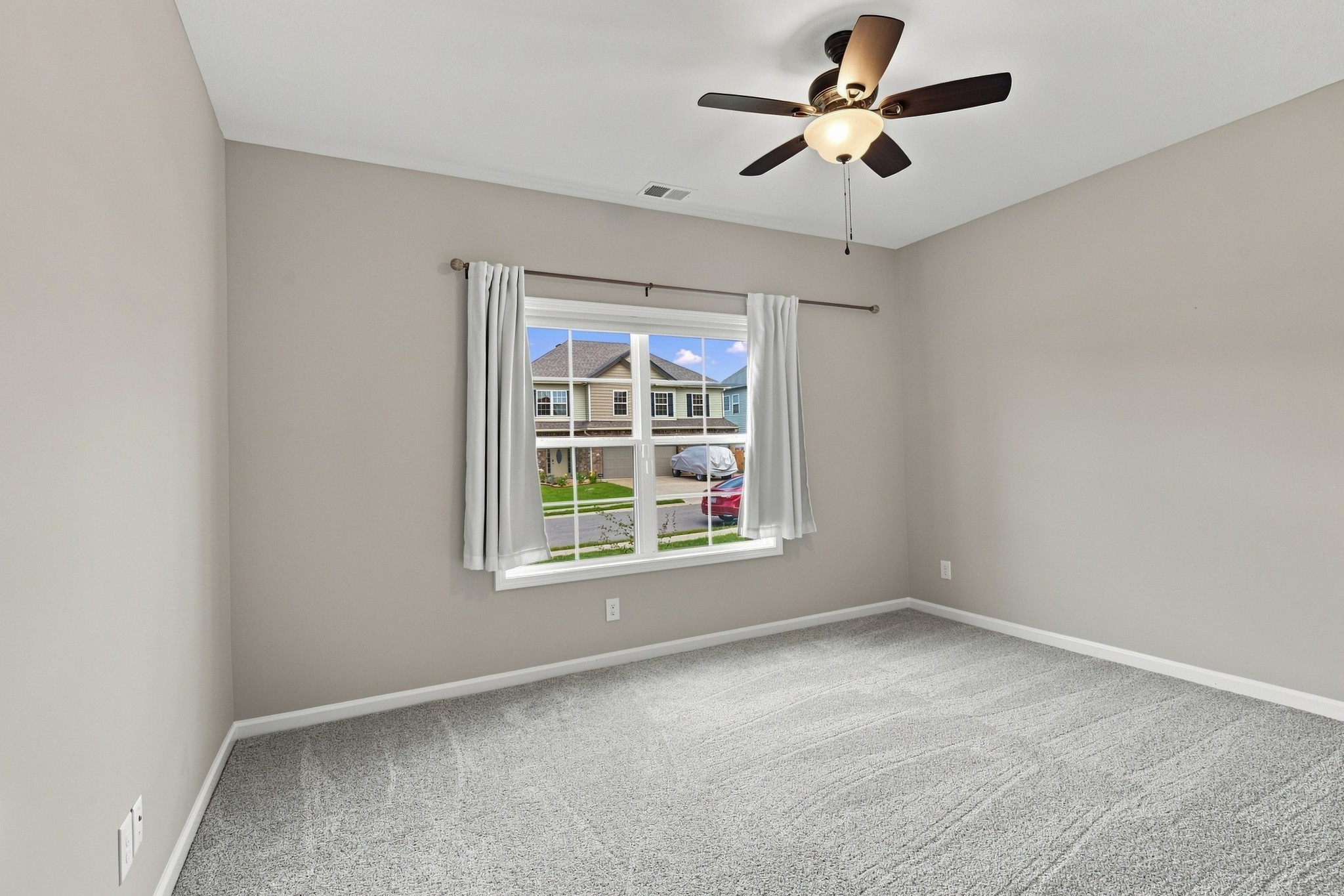 1589 Kestrel Dr Property Photo 14