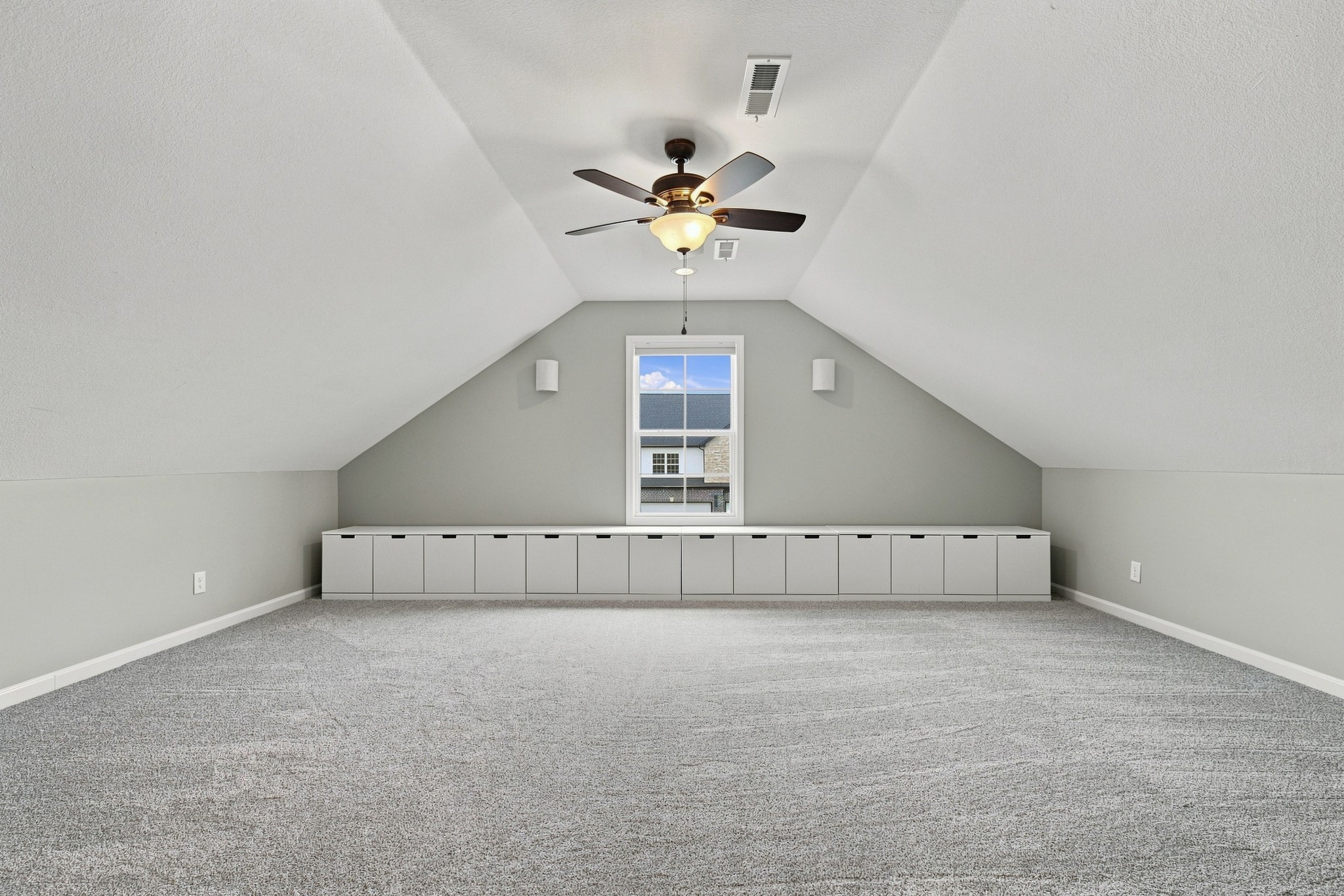 1589 Kestrel Dr Property Photo 24