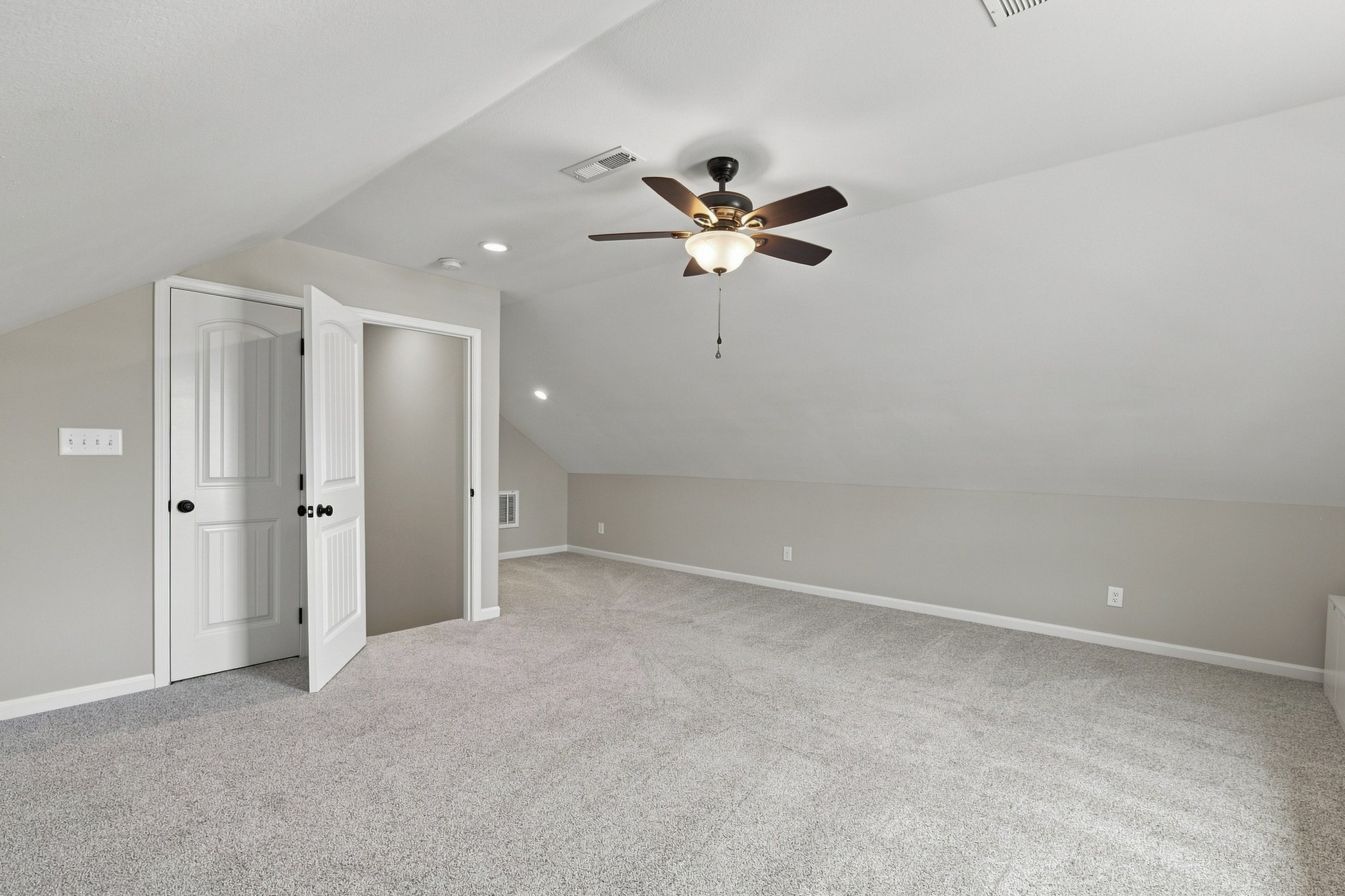 1589 Kestrel Dr Property Photo 25