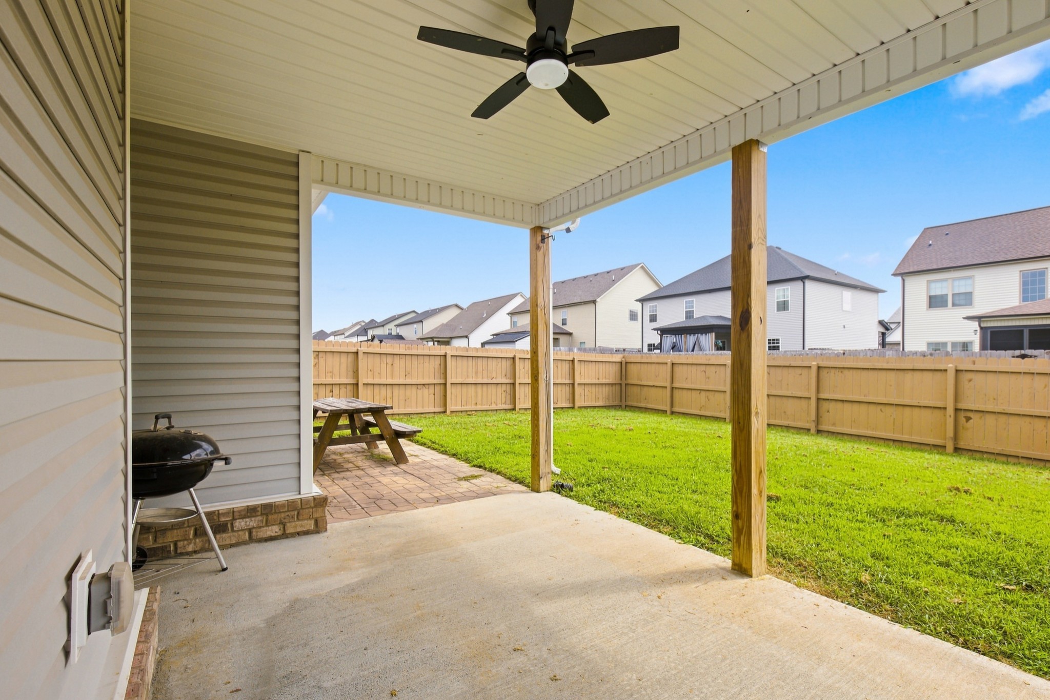 1589 Kestrel Dr Property Photo 27