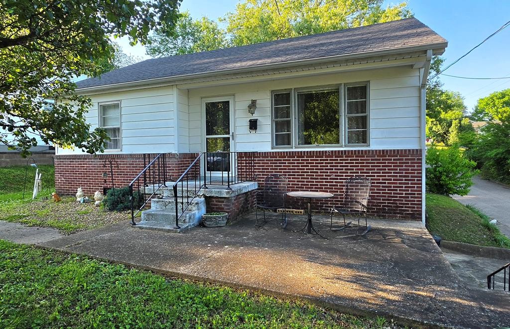814 Alexander St Property Photo 1