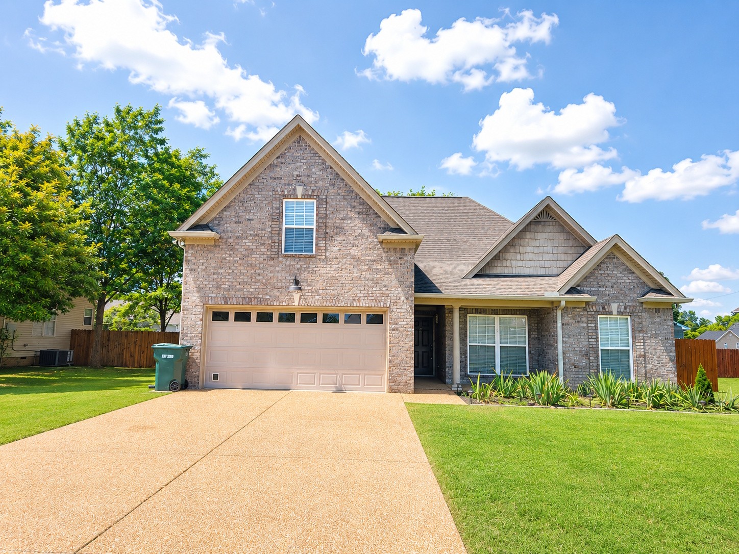 1322 Knoll Ln Property Photo 1
