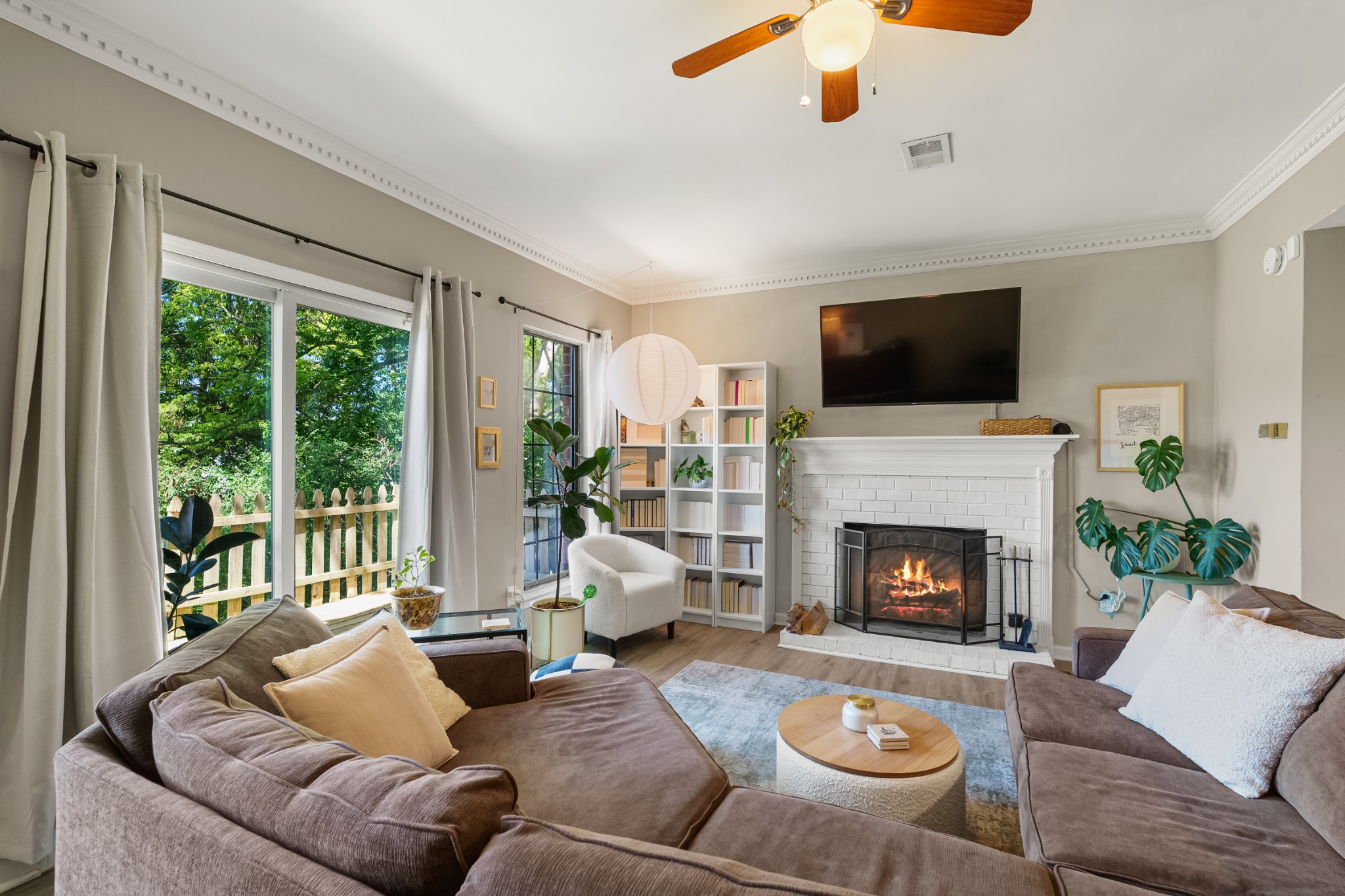 221 Macfie Dr