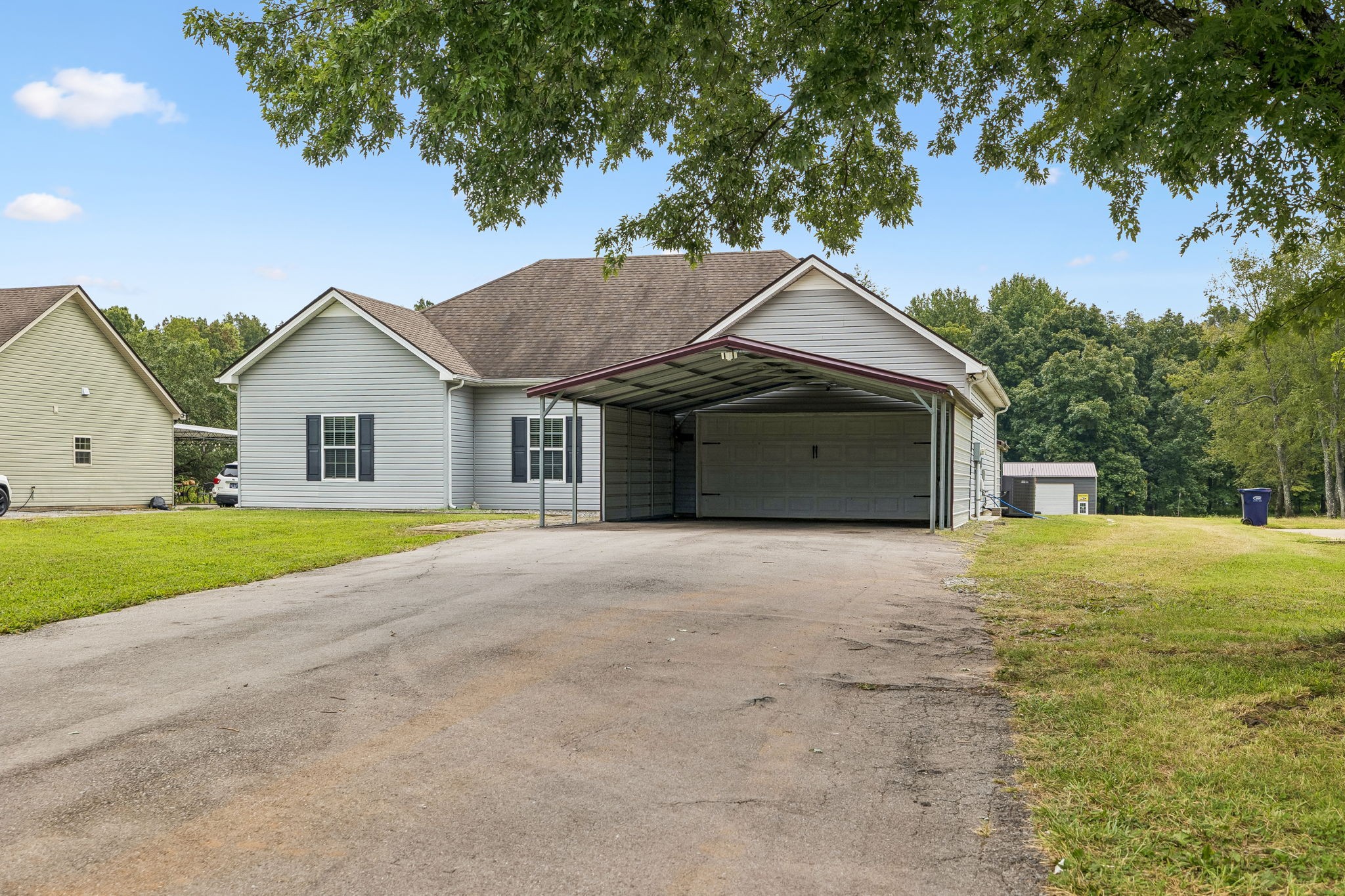 8676 Burleson Ln Property Photo 1