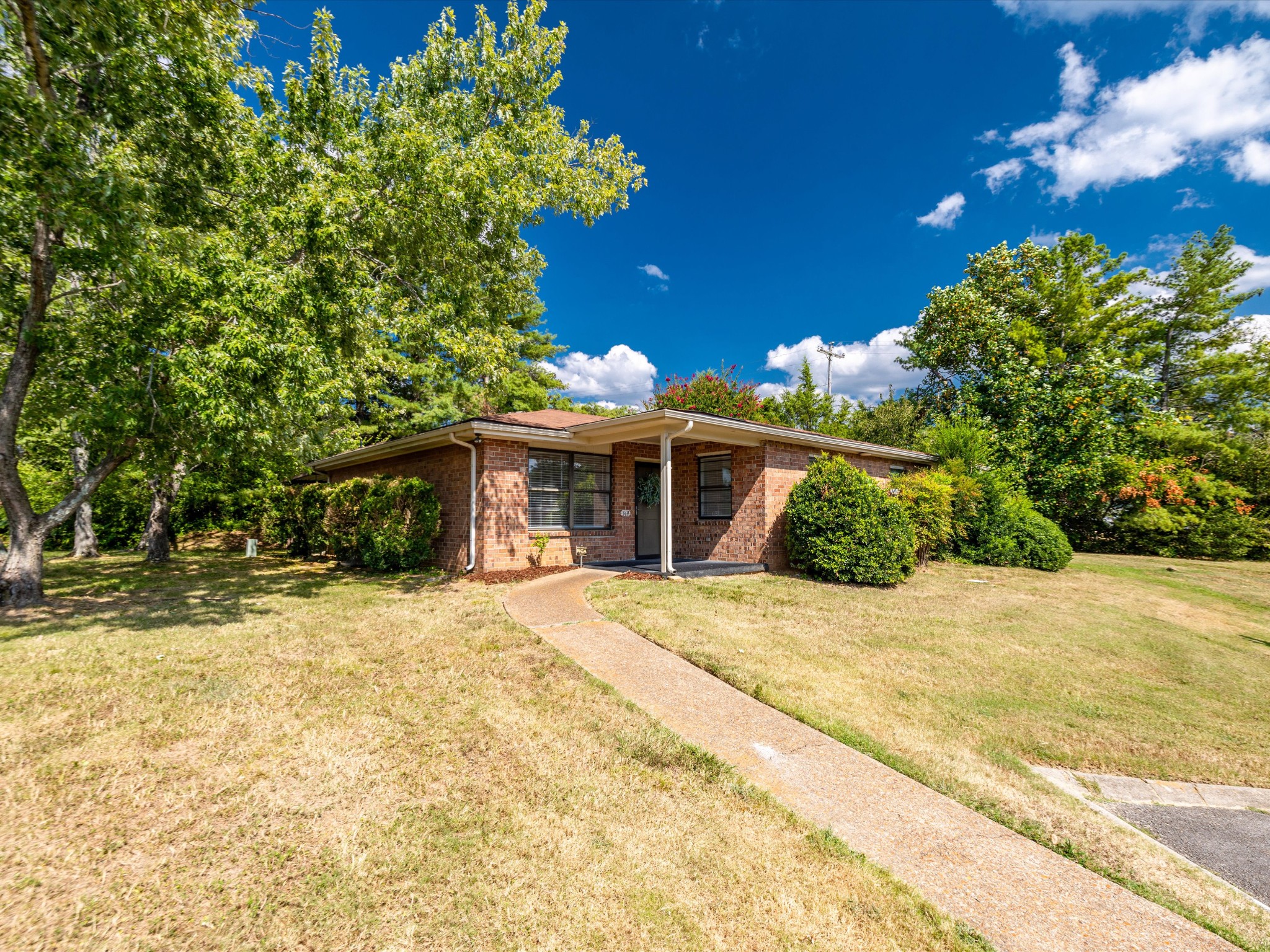 349 Deer Lake Dr Property Photo 1
