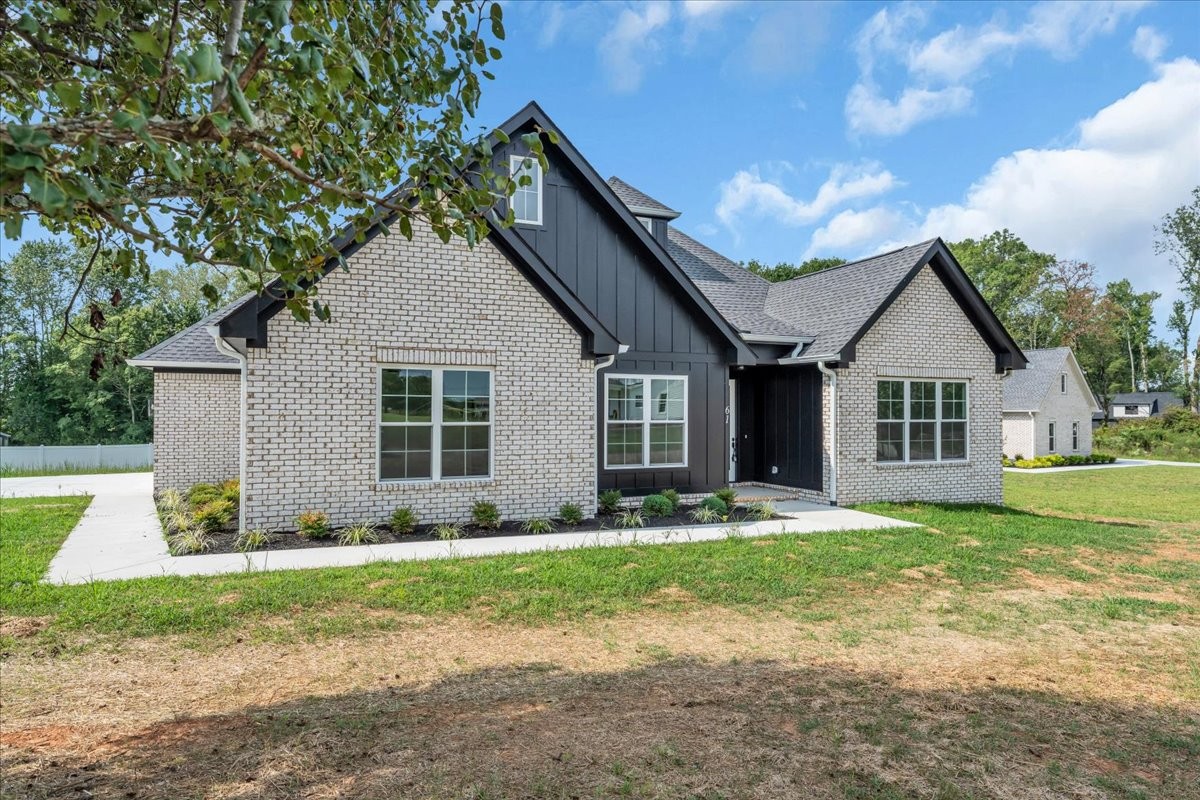 61 Hickory Grove Dr Property Photo 1
