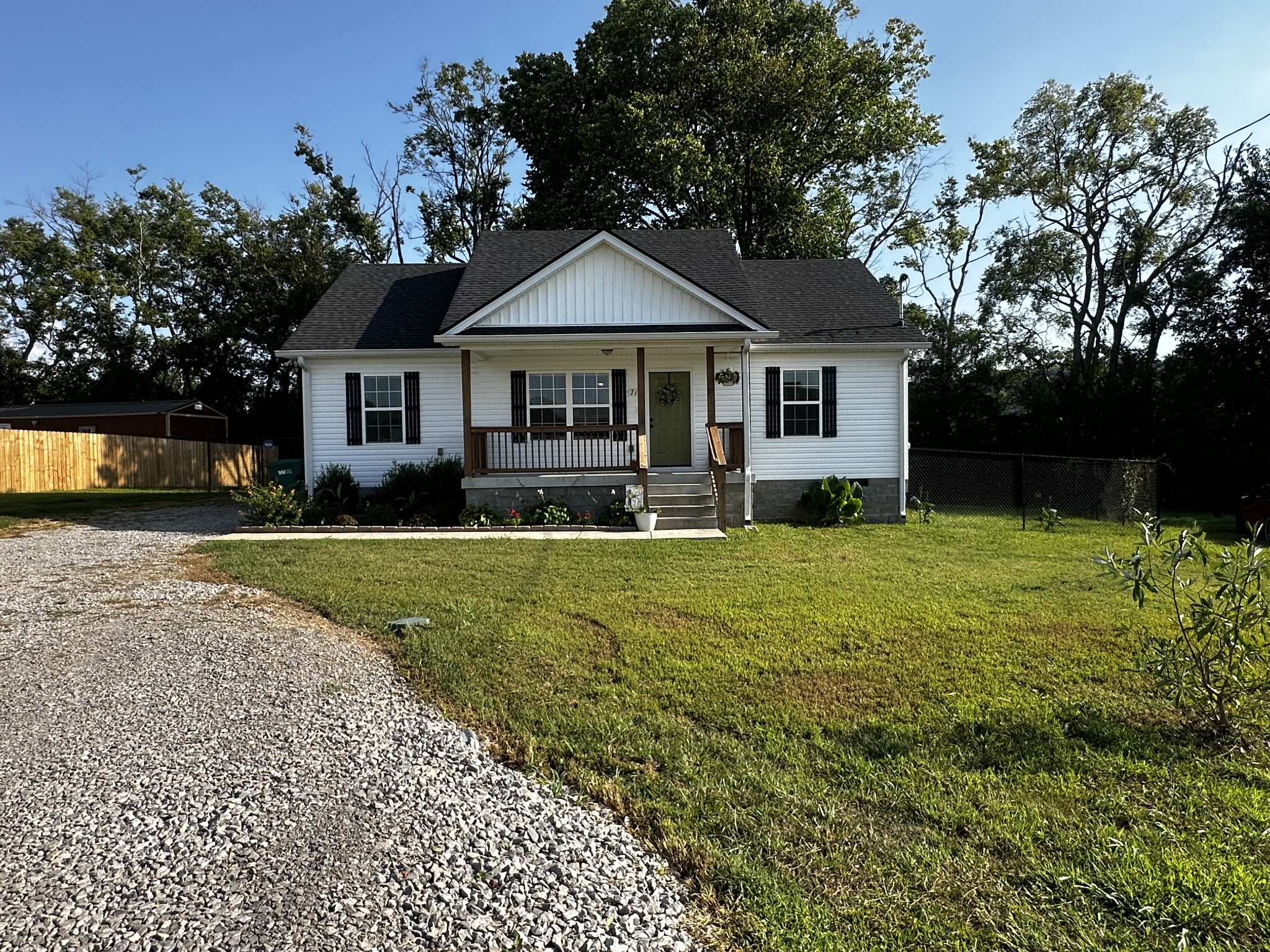 715 Caroline Ct Property Photo 1