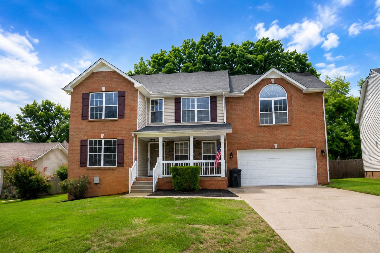 736 W Accipiter Cir