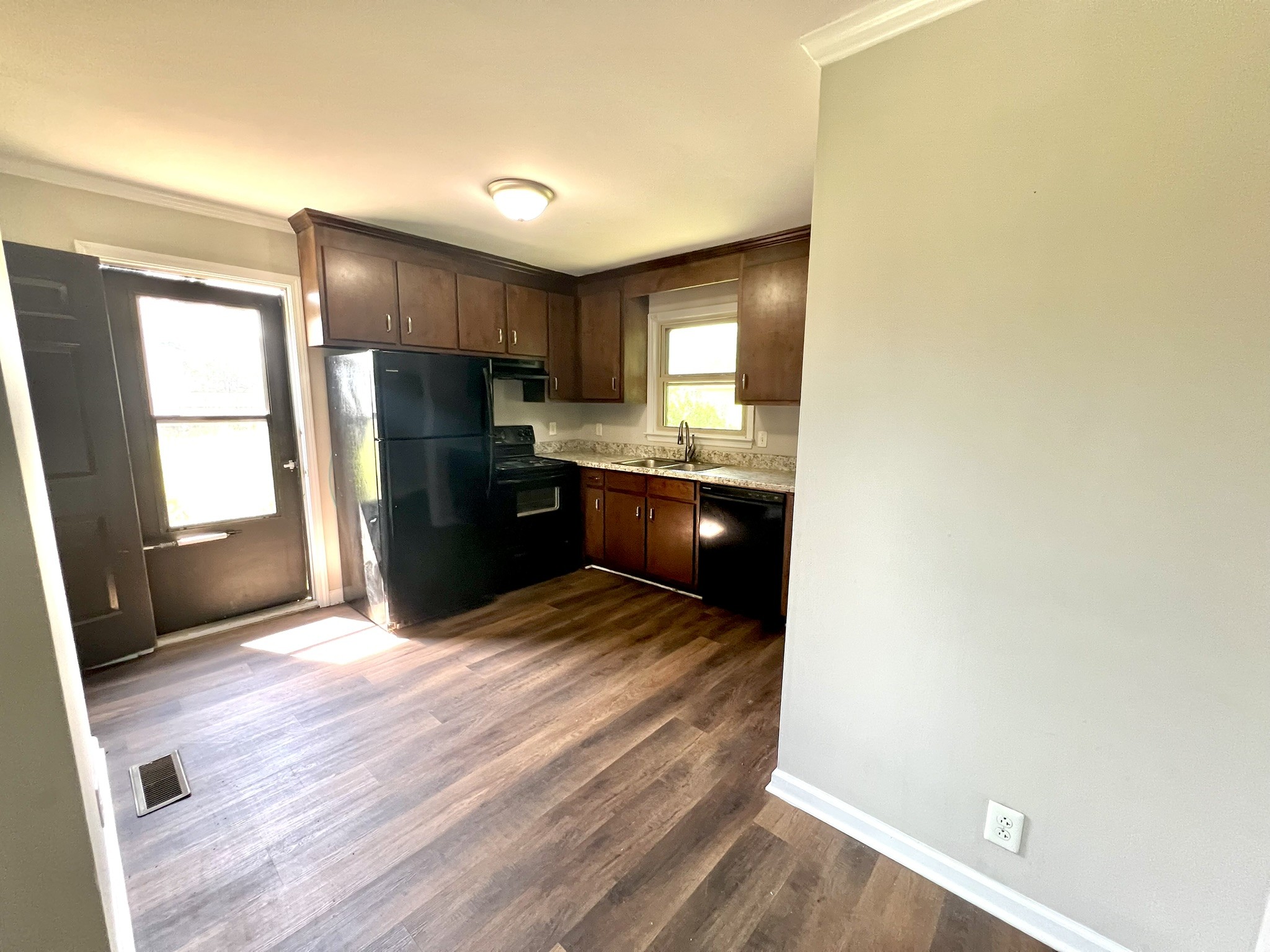 1312 Rutherford St Property Photo 7