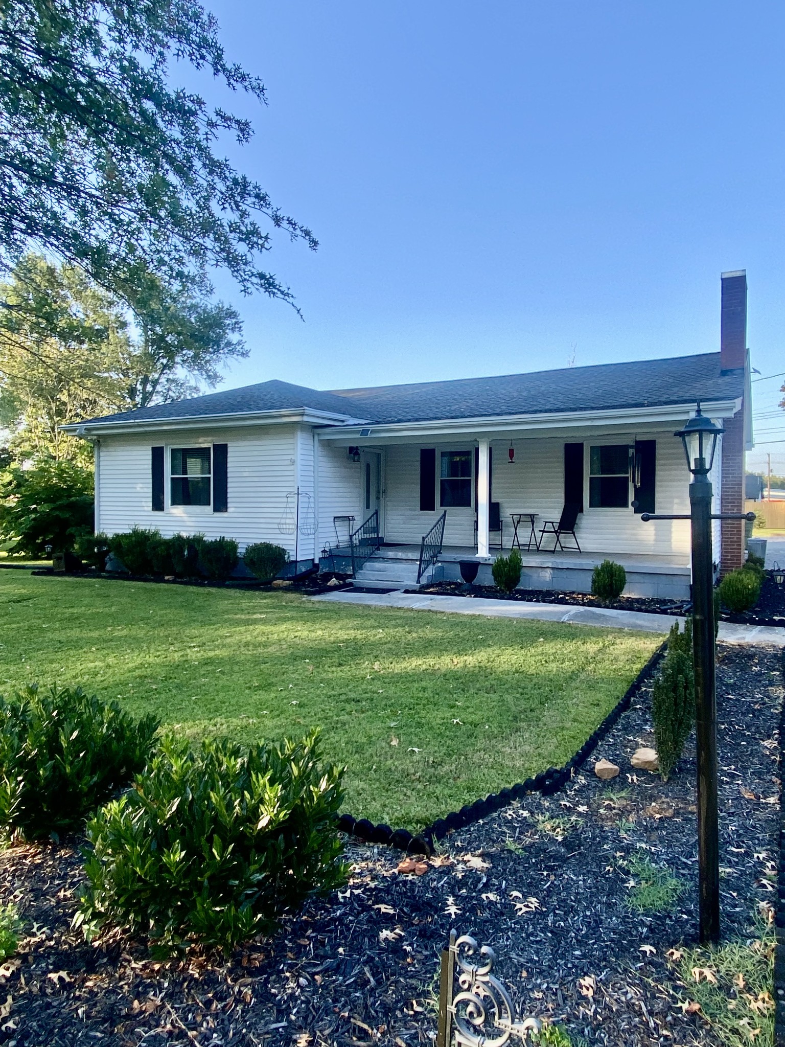 1710 Parkview Dr Property Photo 1