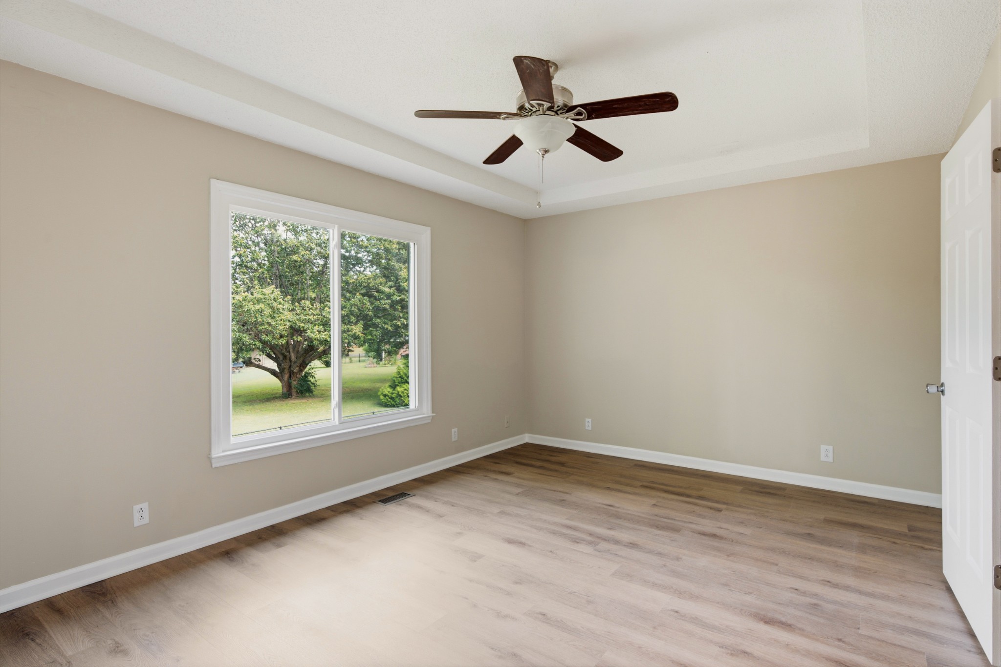 1033 Silver Point Dr Property Photo 23