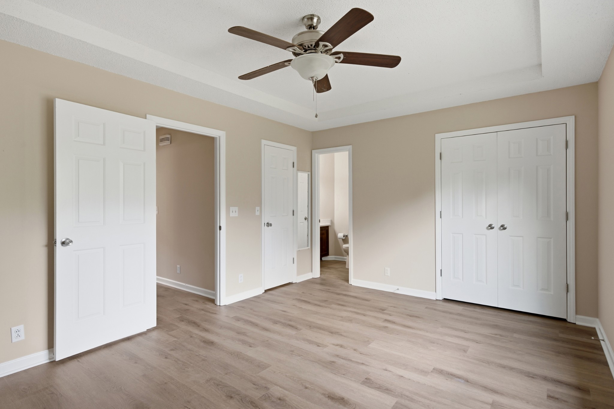 1033 Silver Point Dr Property Photo 24
