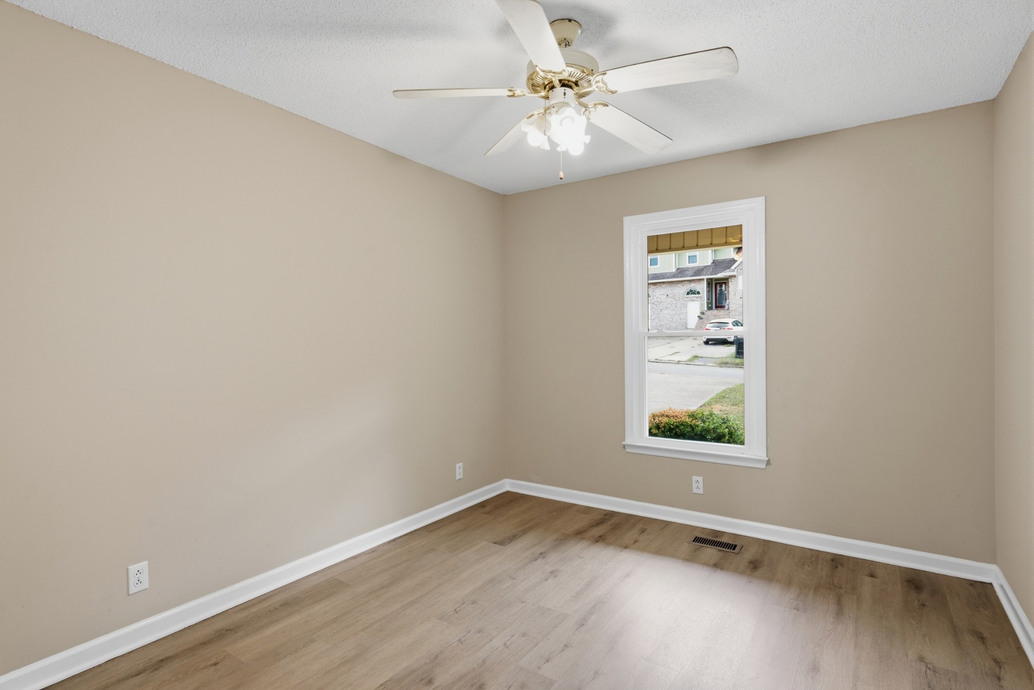 1033 Silver Point Dr Property Photo 30