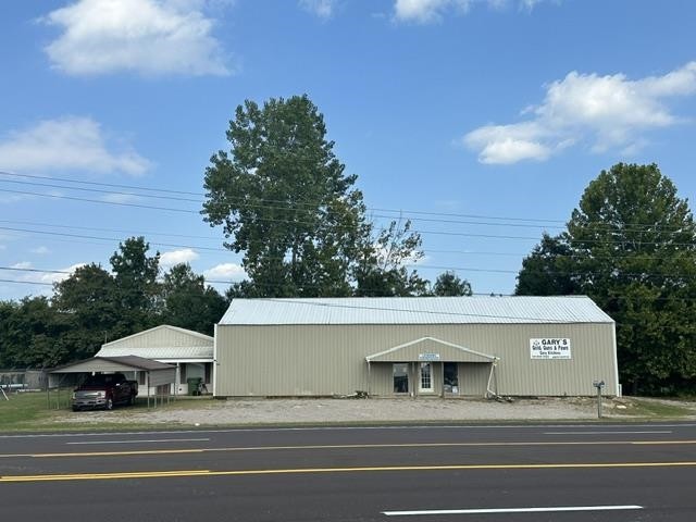 1058 MULBERRY AVE