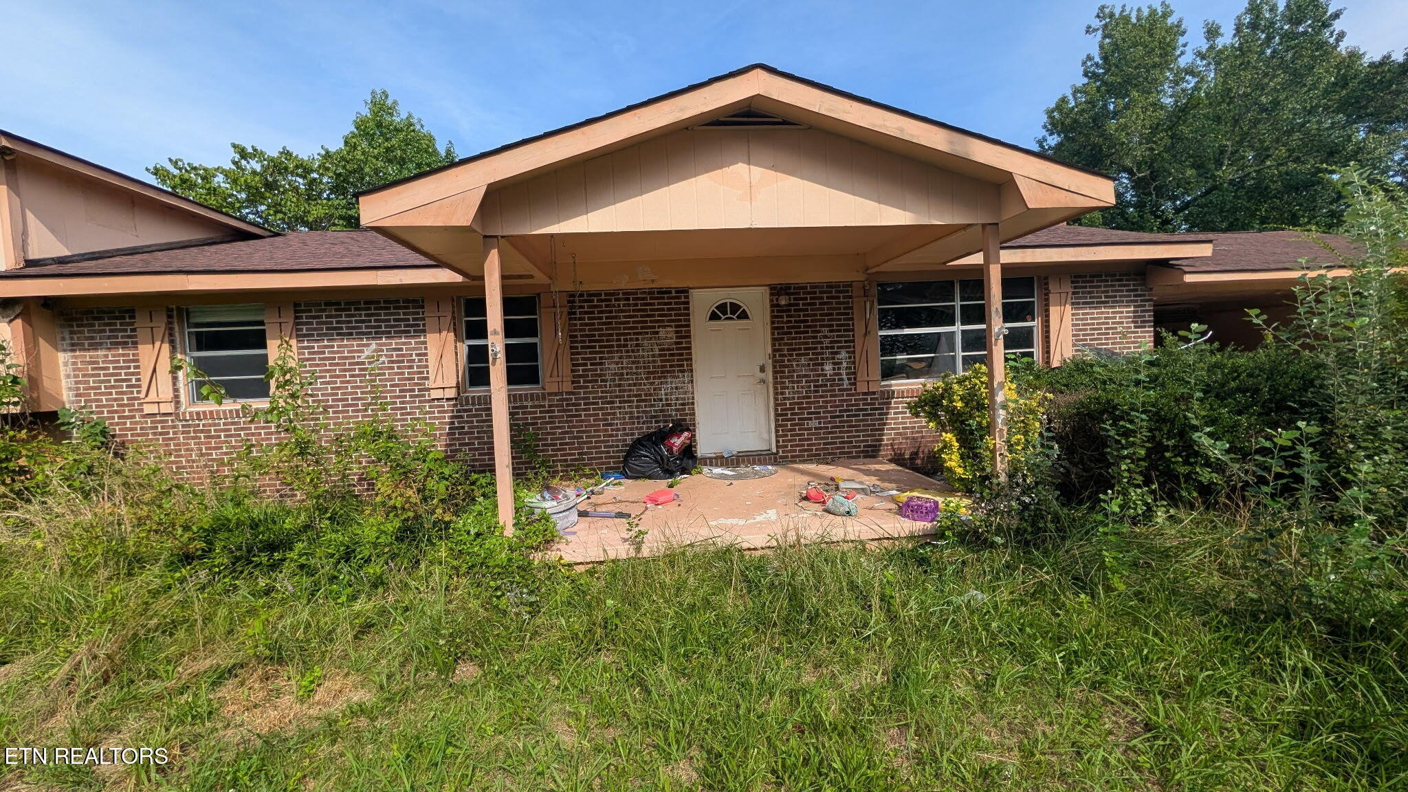 300 Bowman Lane Property Photo 1