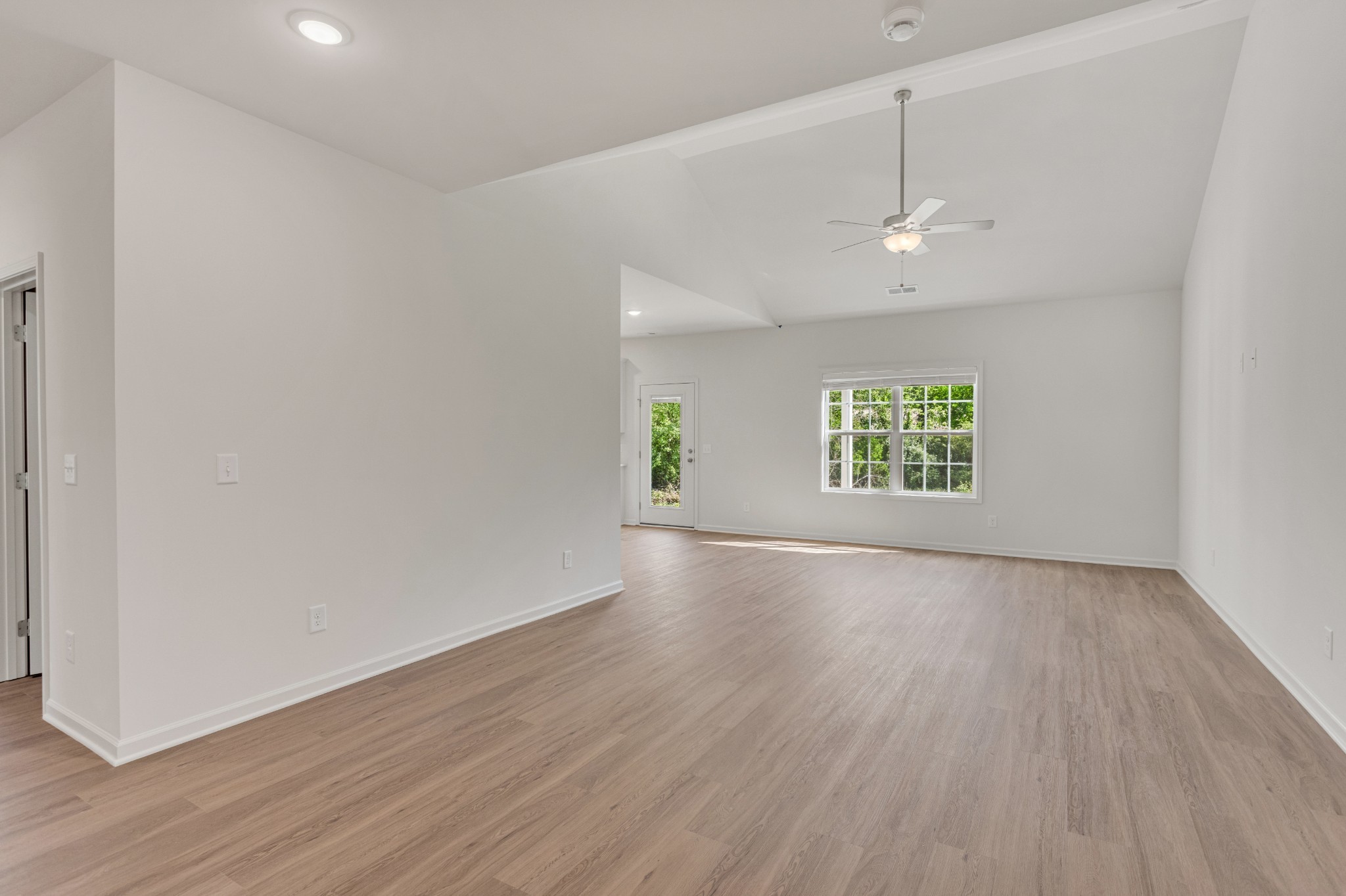7112 Hall Rd Property Photo 2