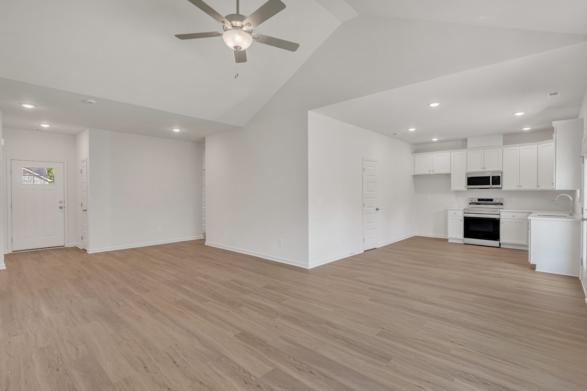7112 Hall Rd Property Photo 3