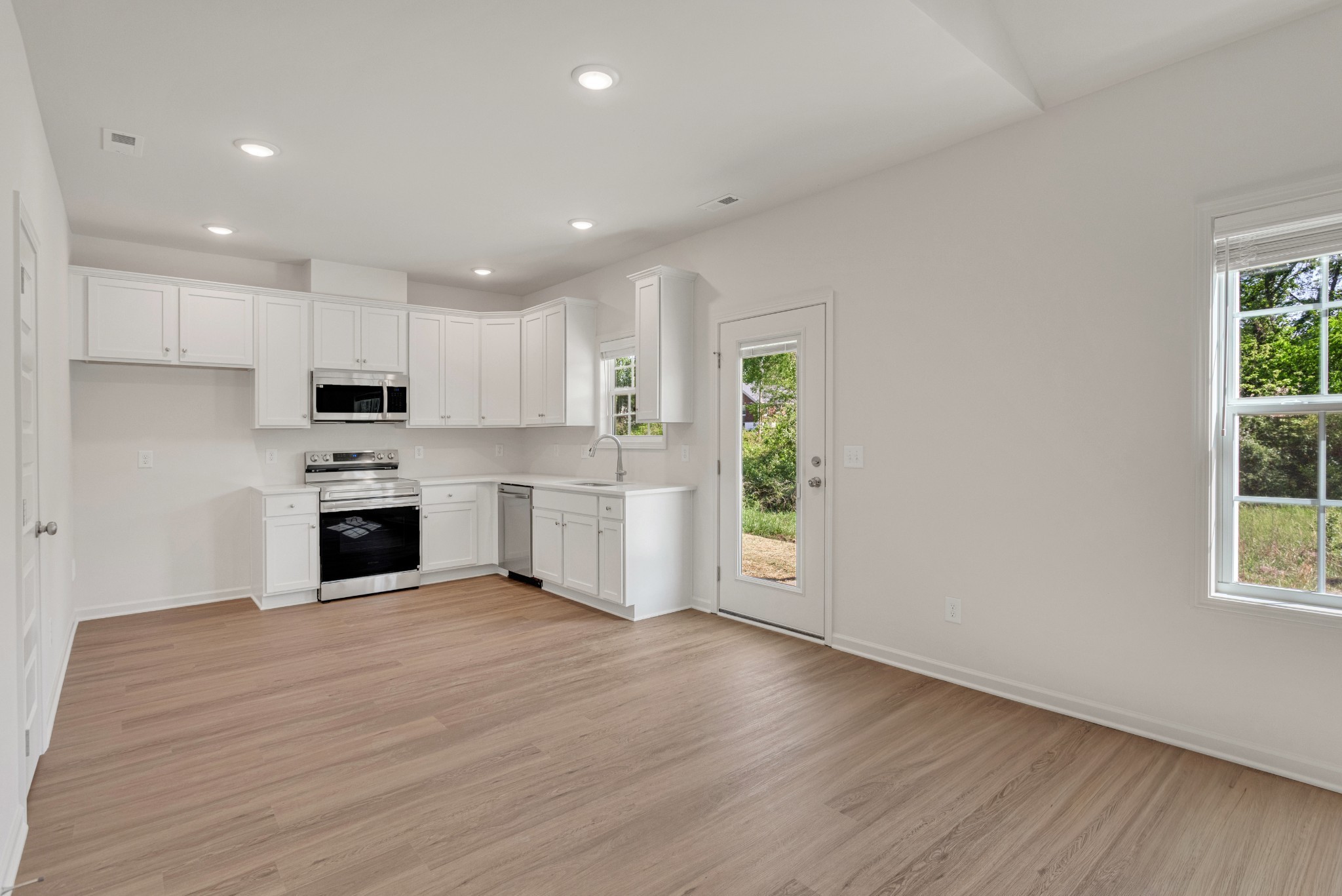 7112 Hall Rd Property Photo 4