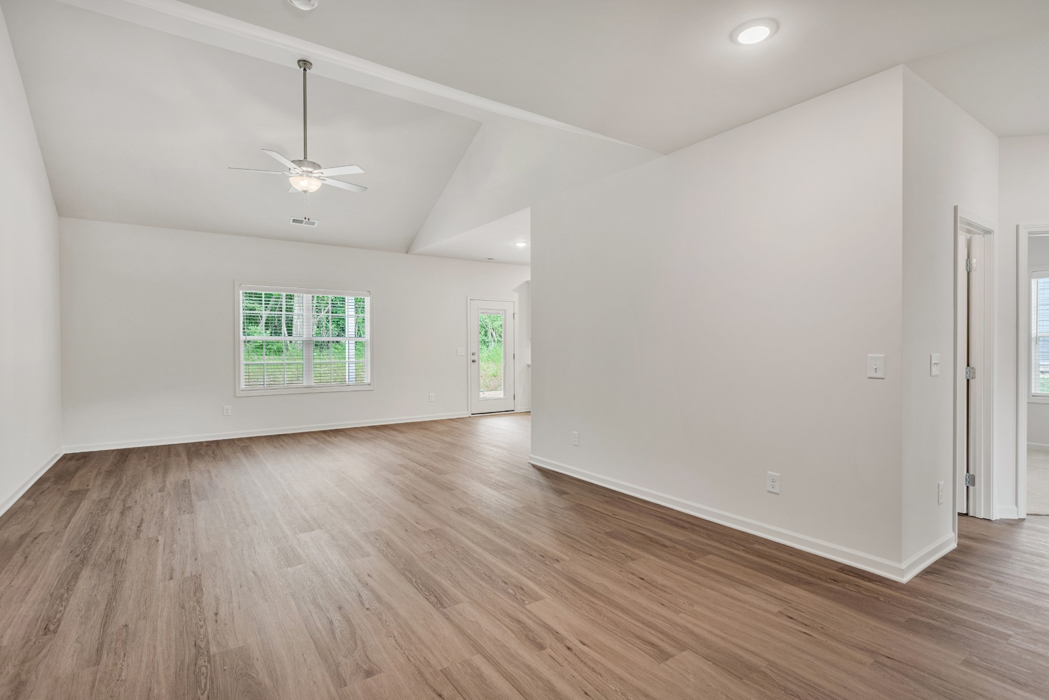 7112 Hall Rd Property Photo 8