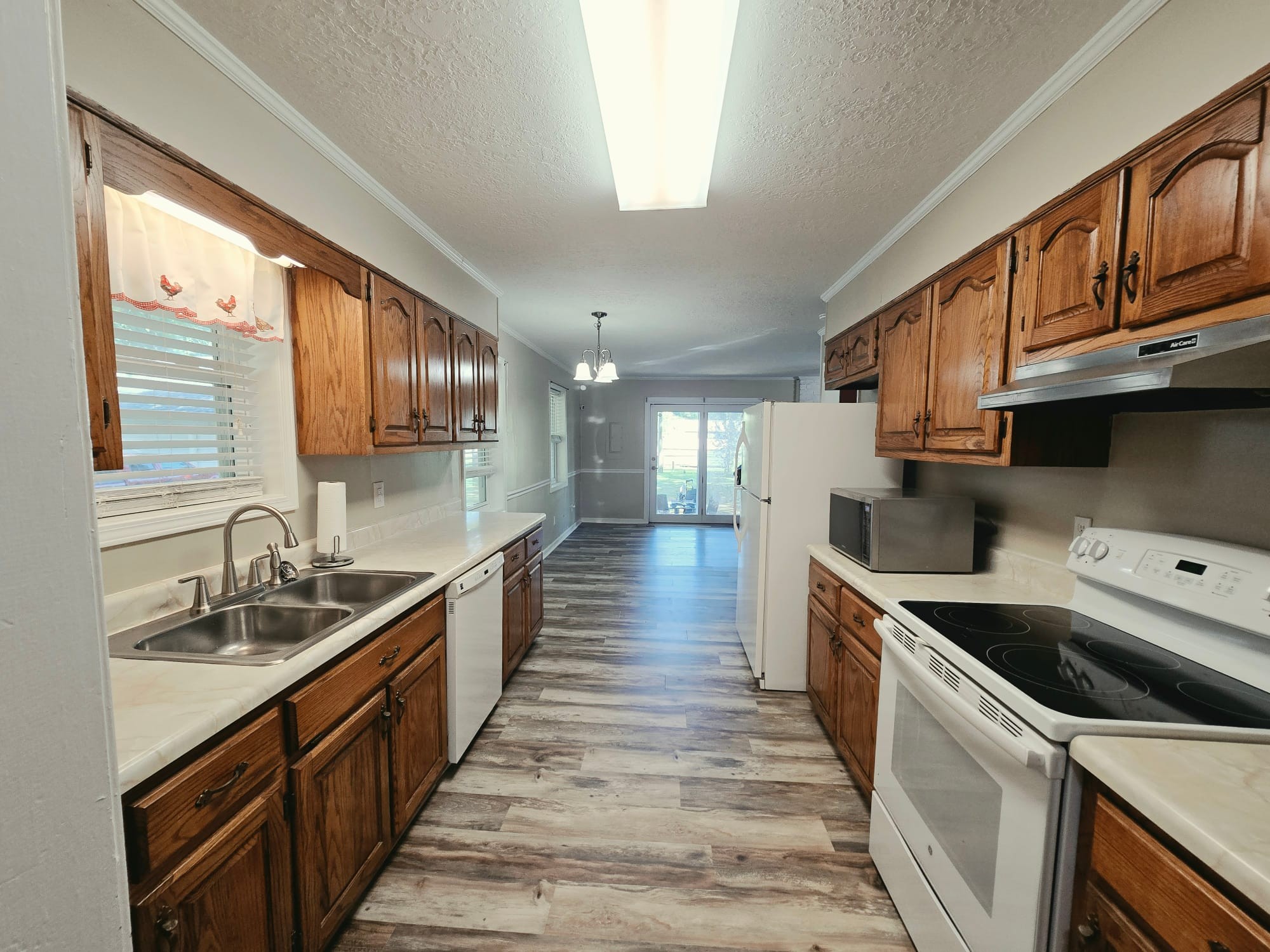 2407 Stoneville Street Property Photo 2