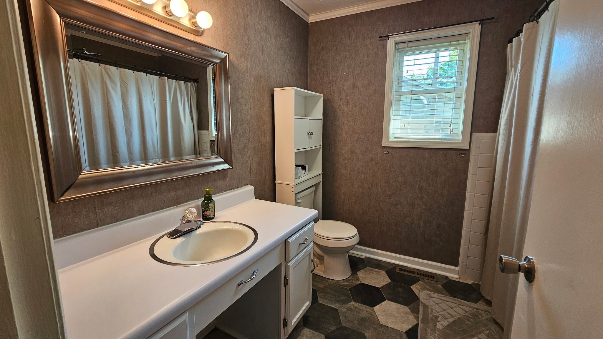 2407 Stoneville Street Property Photo 14