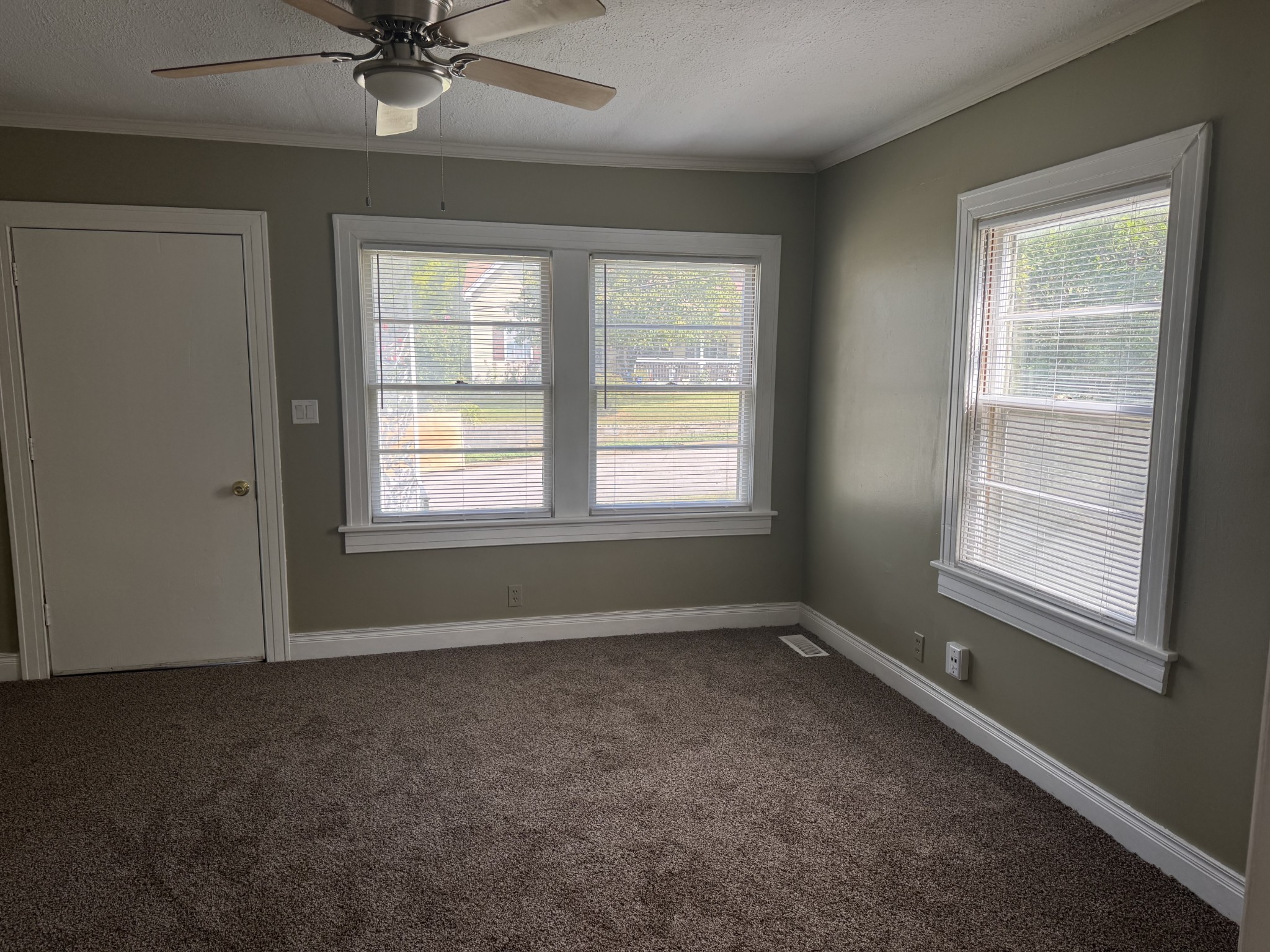 308 8th Ave Property Photo 6