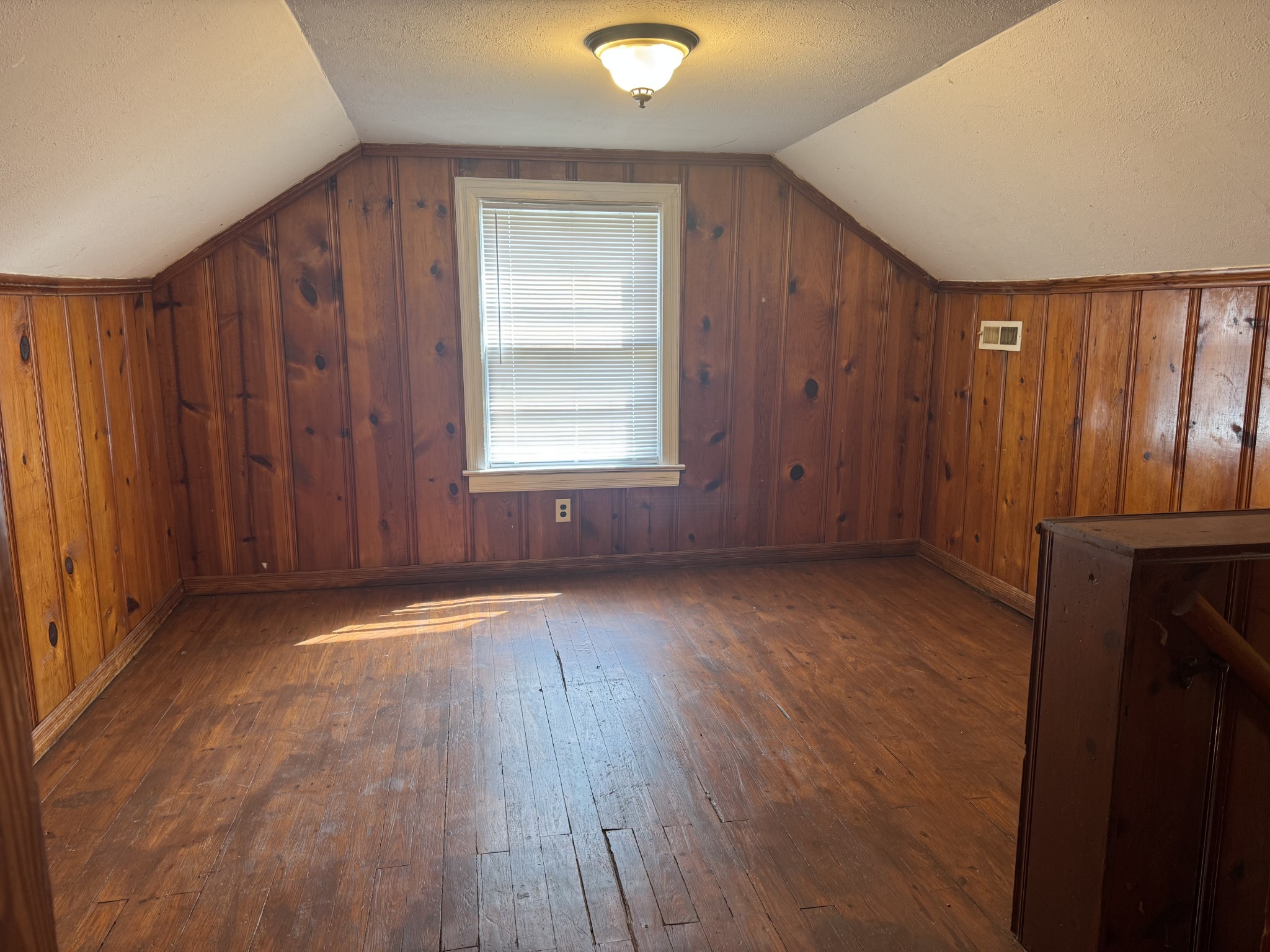 308 8th Ave Property Photo 11