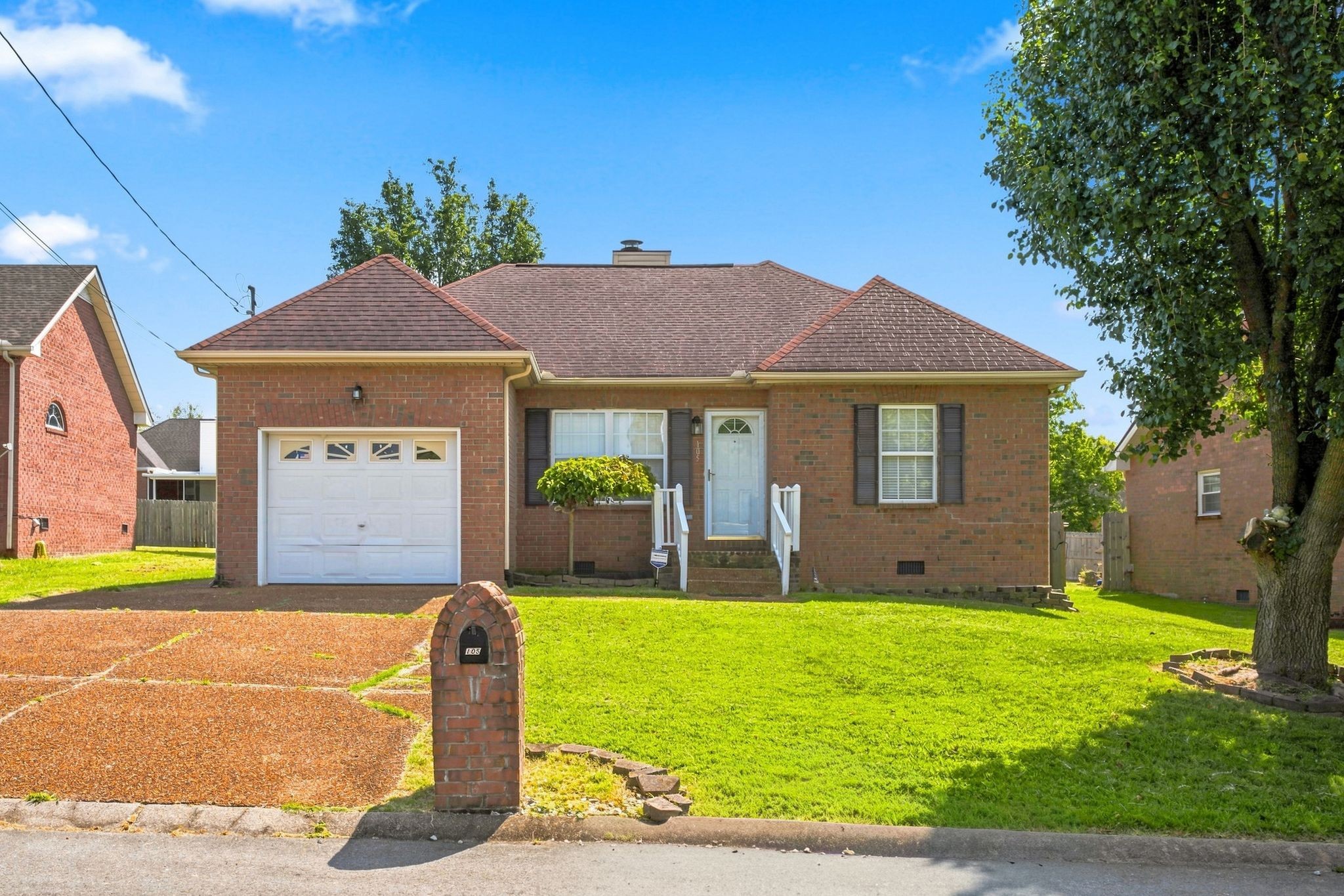 105 Clovercrest Dr