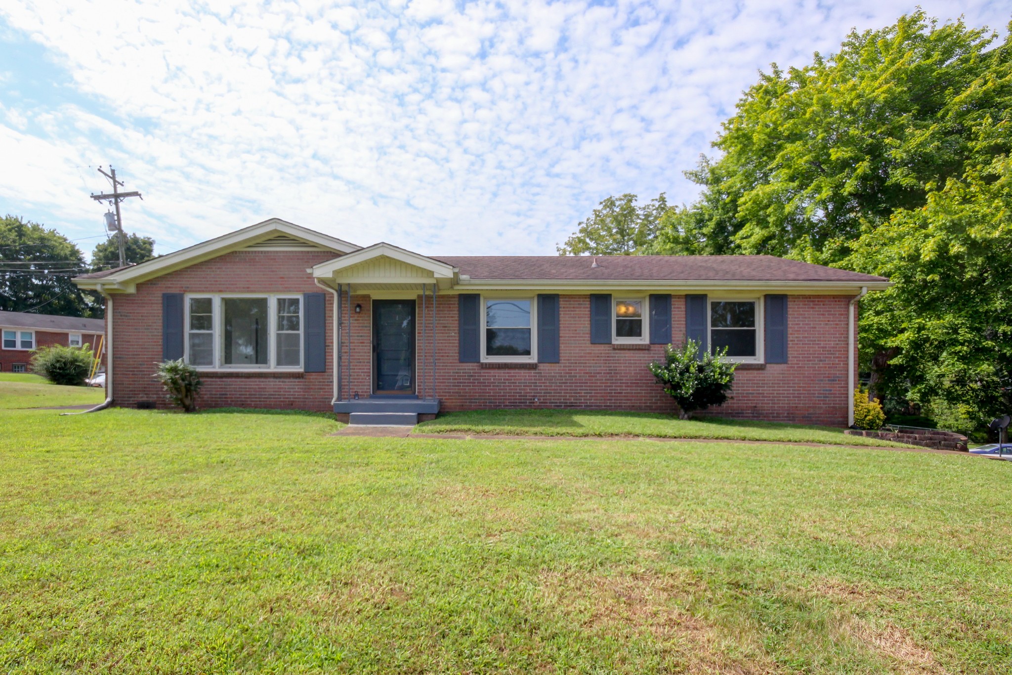 2128 Memorial Dr Property Photo 1