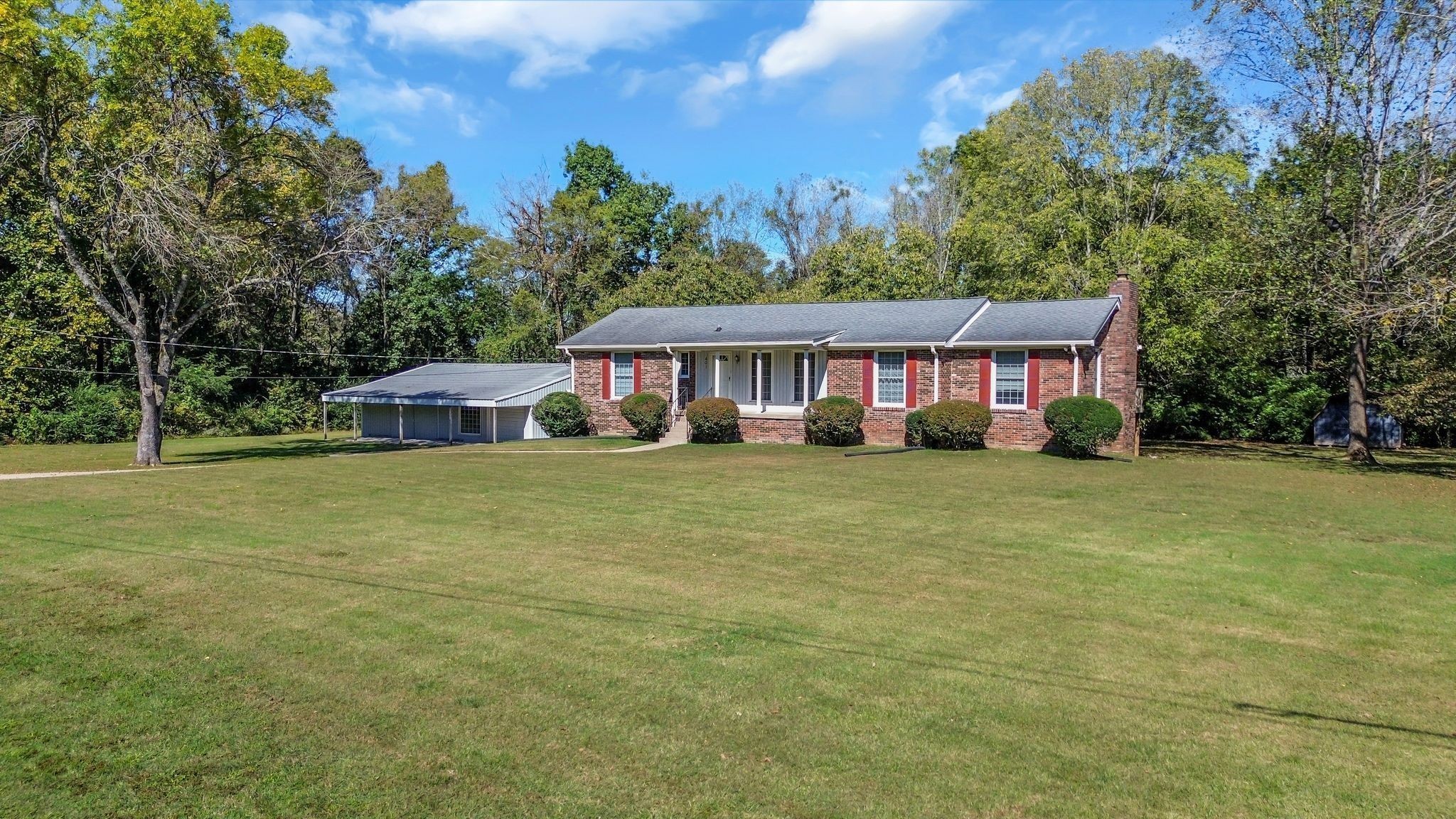401 Ellington Drive Property Photo 1