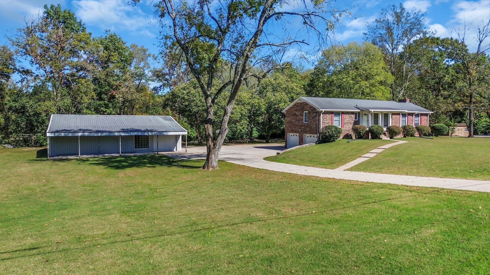 401 Ellington Drive Property Photo 3