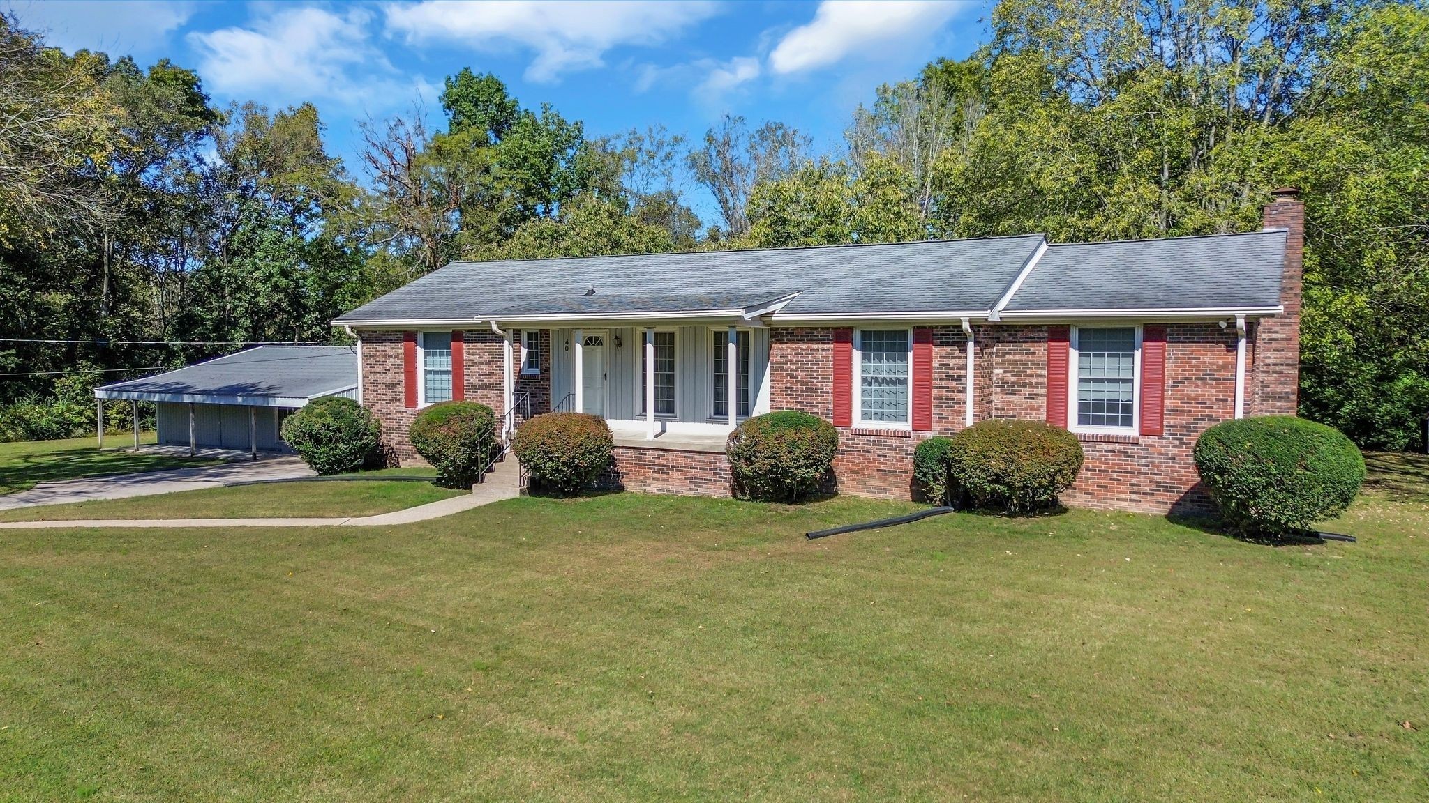 401 Ellington Drive Property Photo 4