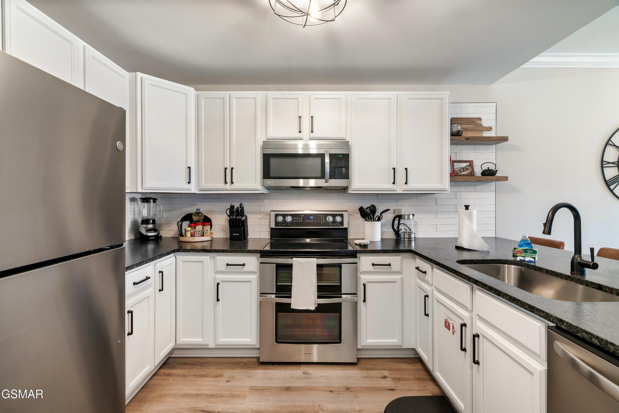 124 Plaza Property Photo 8