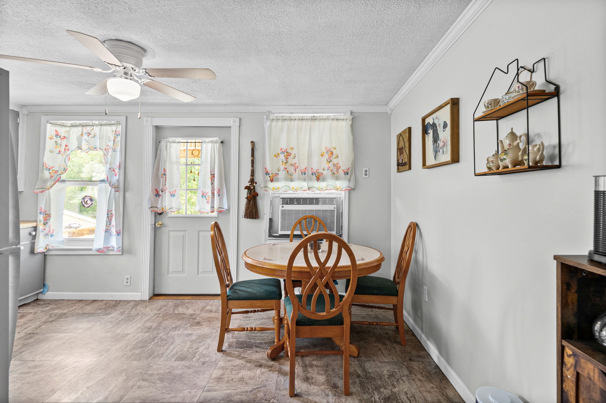 2540 Spring St Property Photo 11