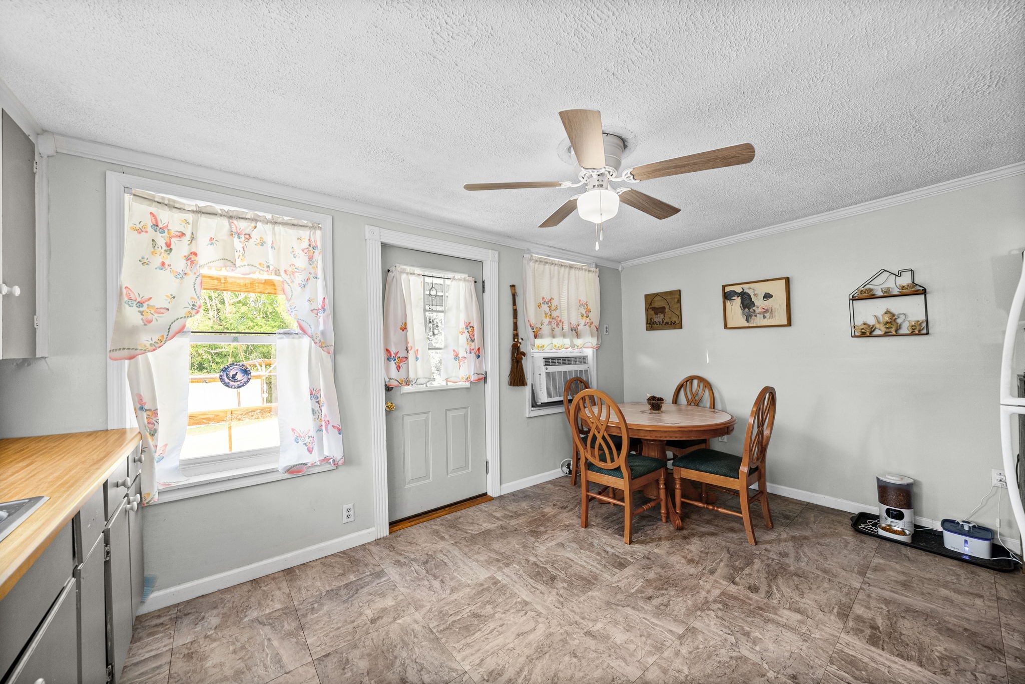 2540 Spring St Property Photo 16