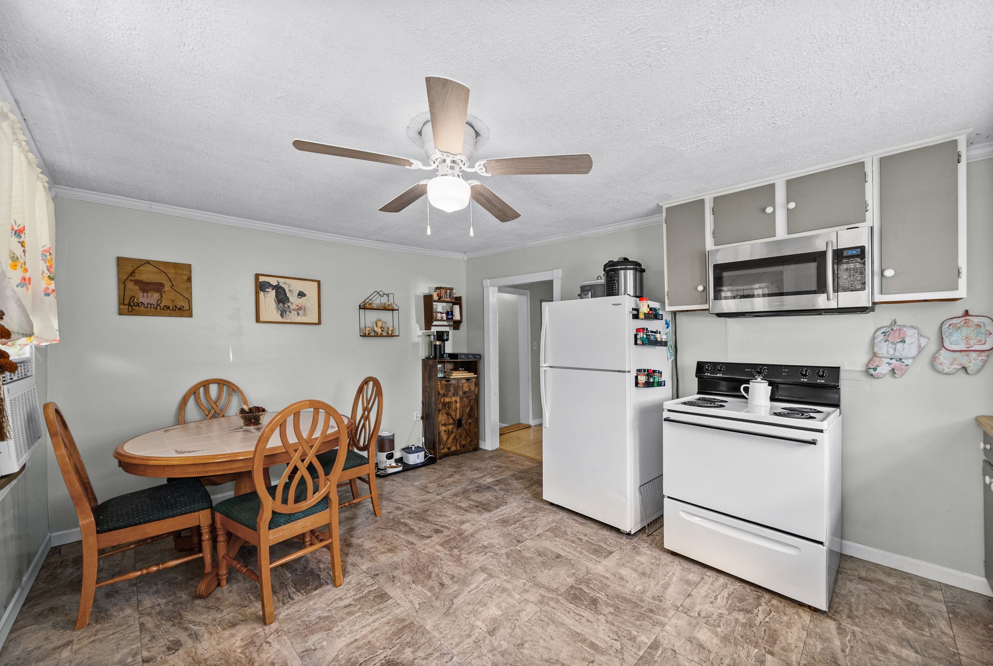 2540 Spring St Property Photo 17