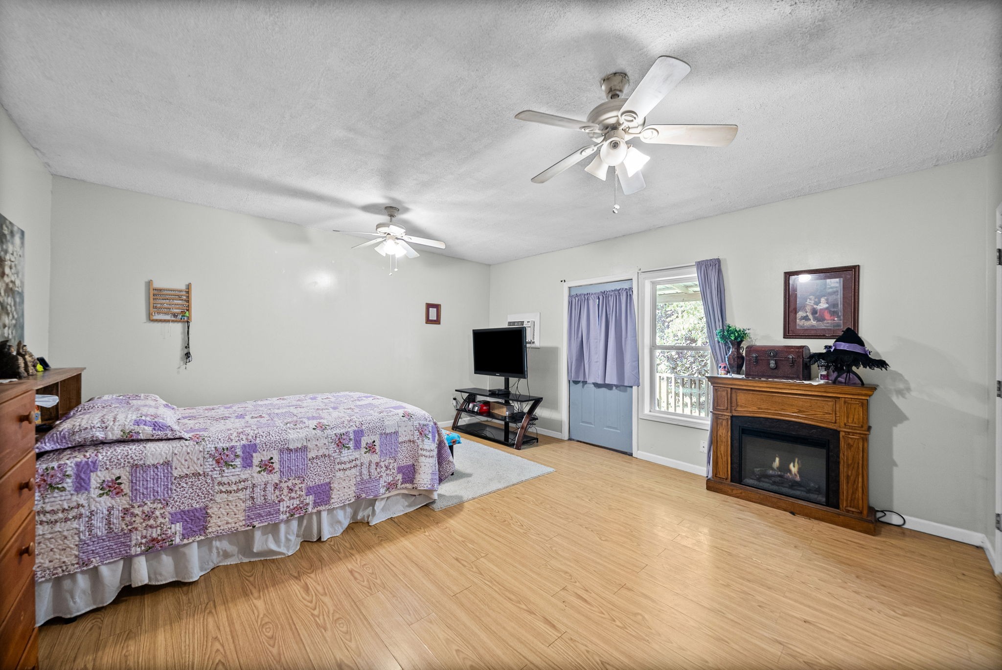2540 Spring St Property Photo 23