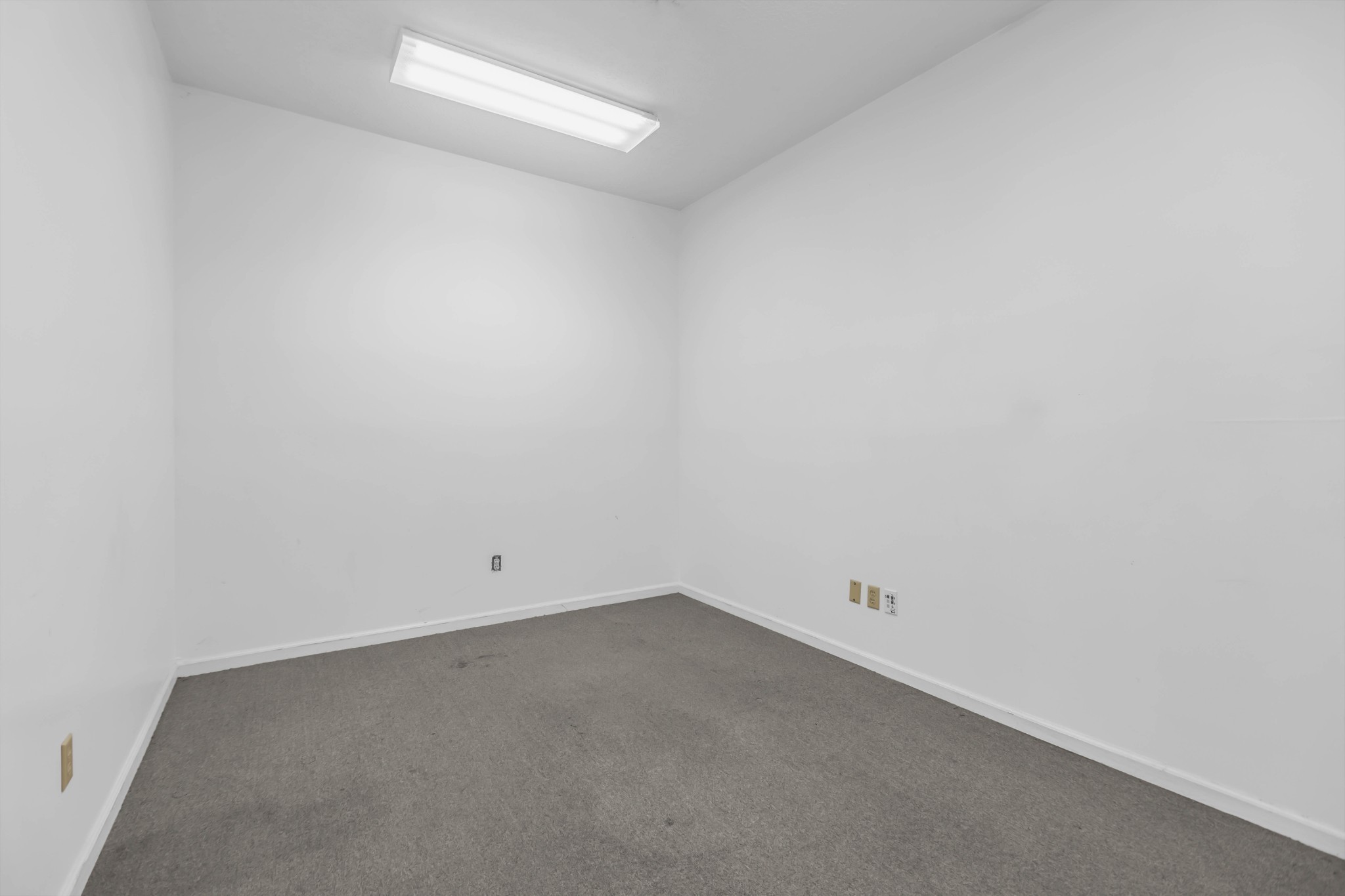 5 Industrial Park Dr Property Photo 18