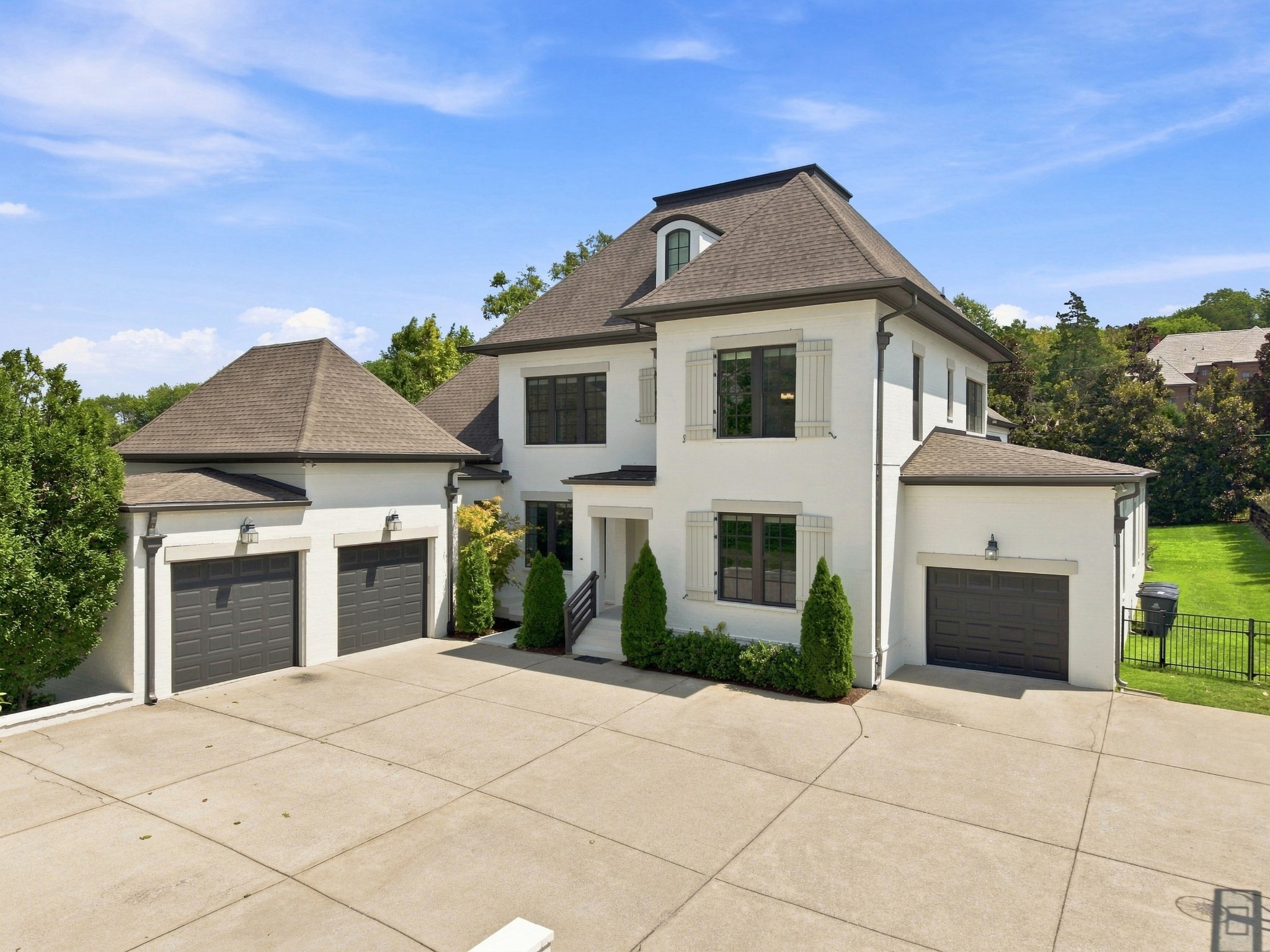 906 Lynnwood Blvd
