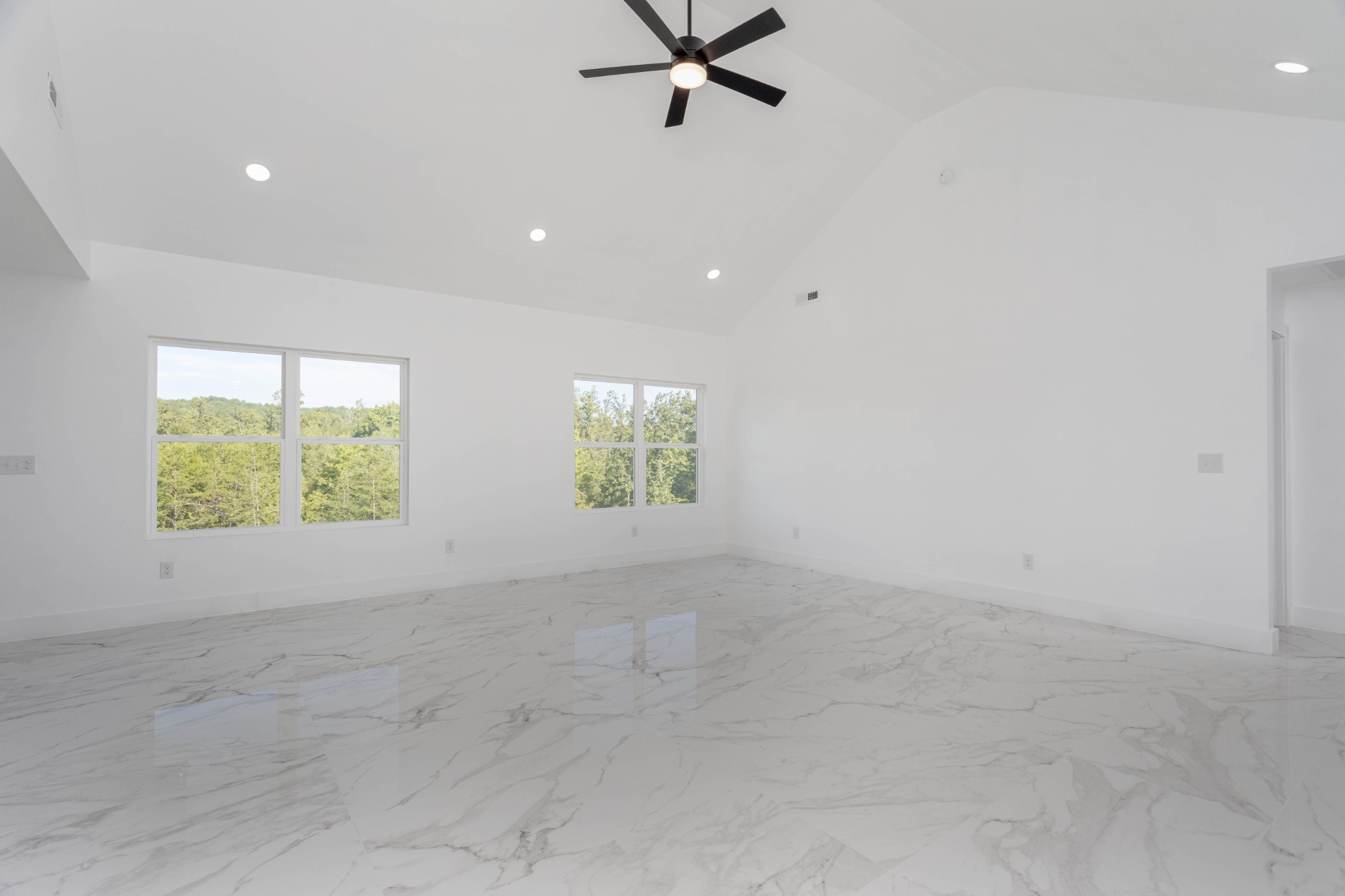 414 Windy Ridge Dr Property Photo 4