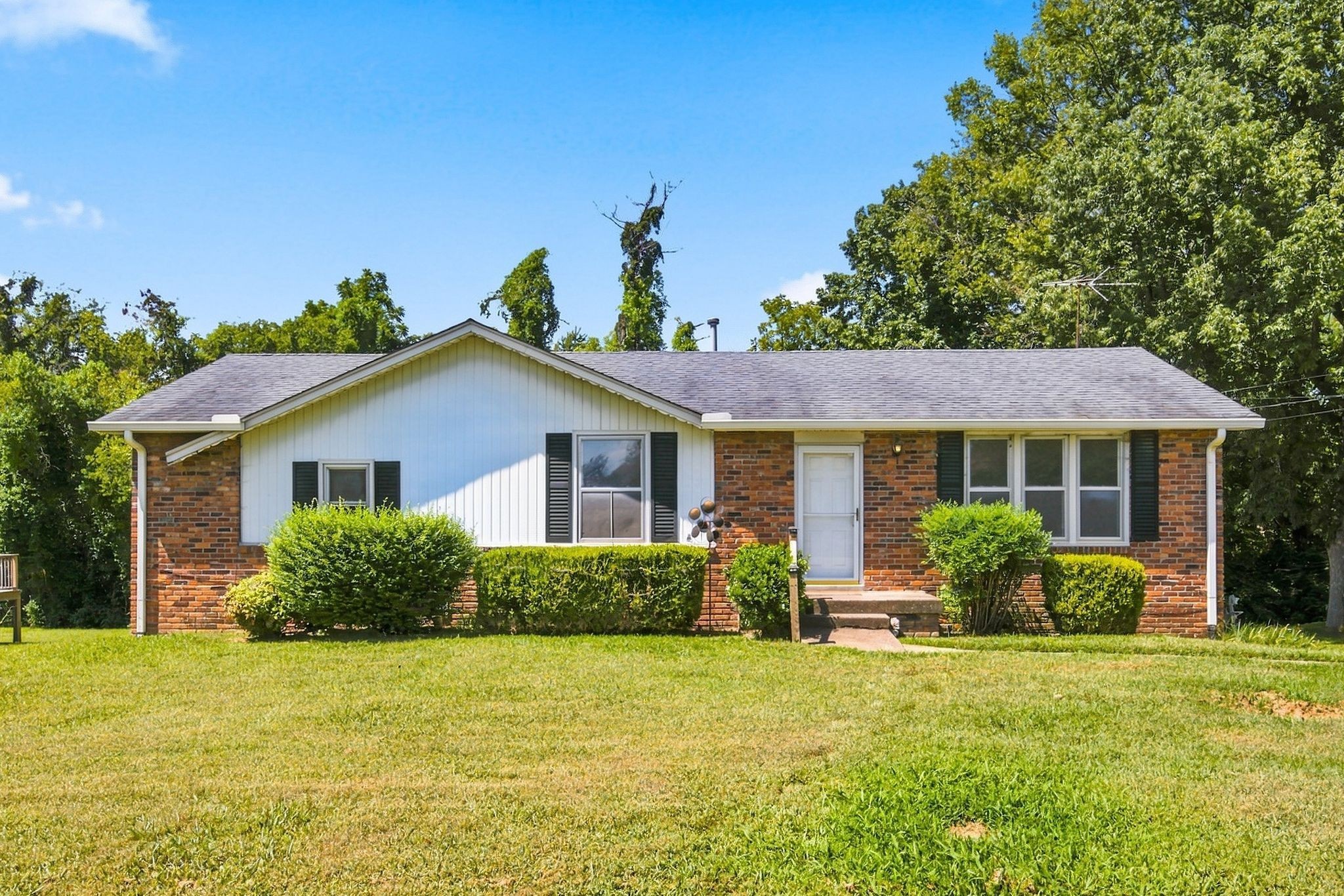 8219 Luree Ln Property Photo 1