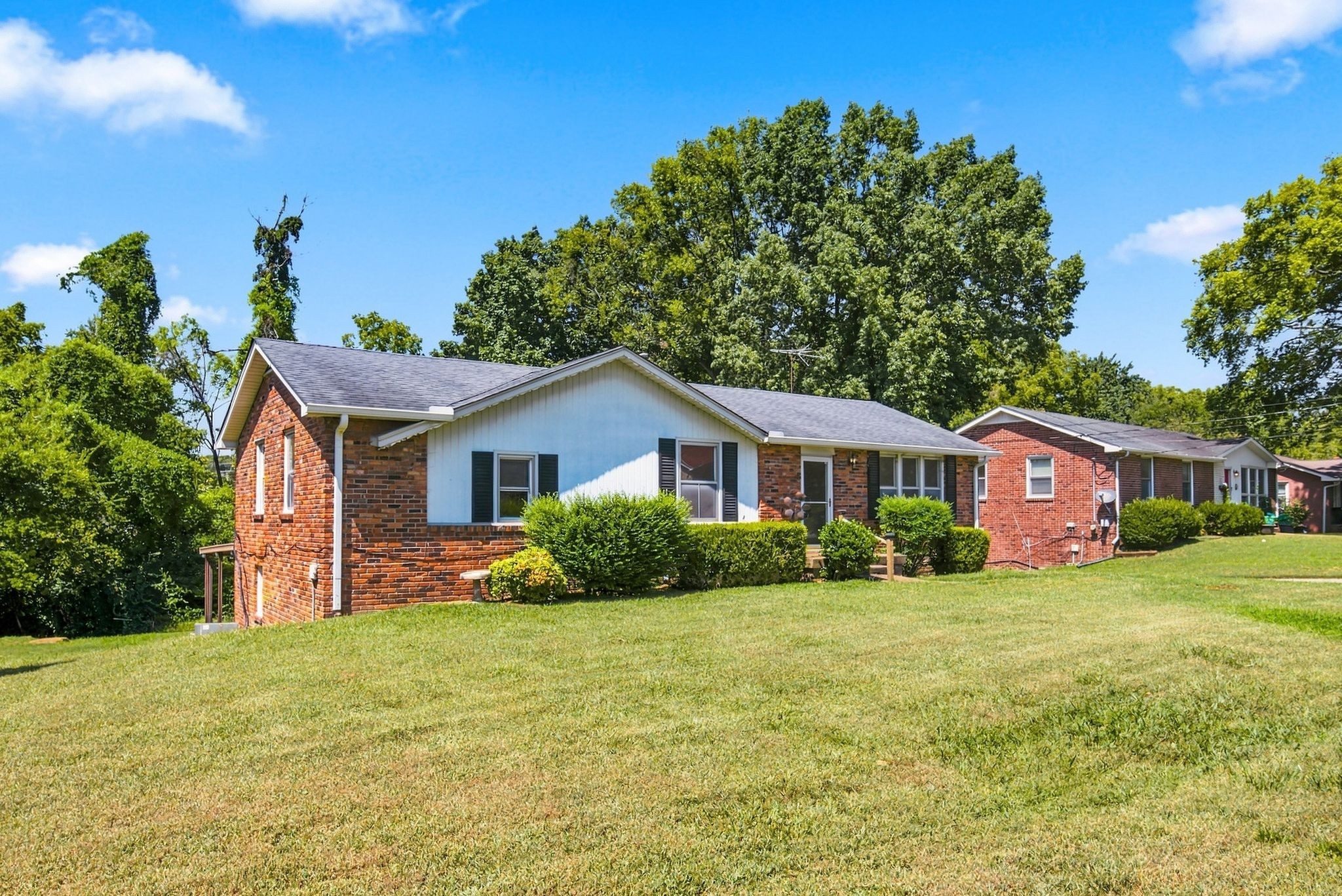 8219 Luree Ln Property Photo 2