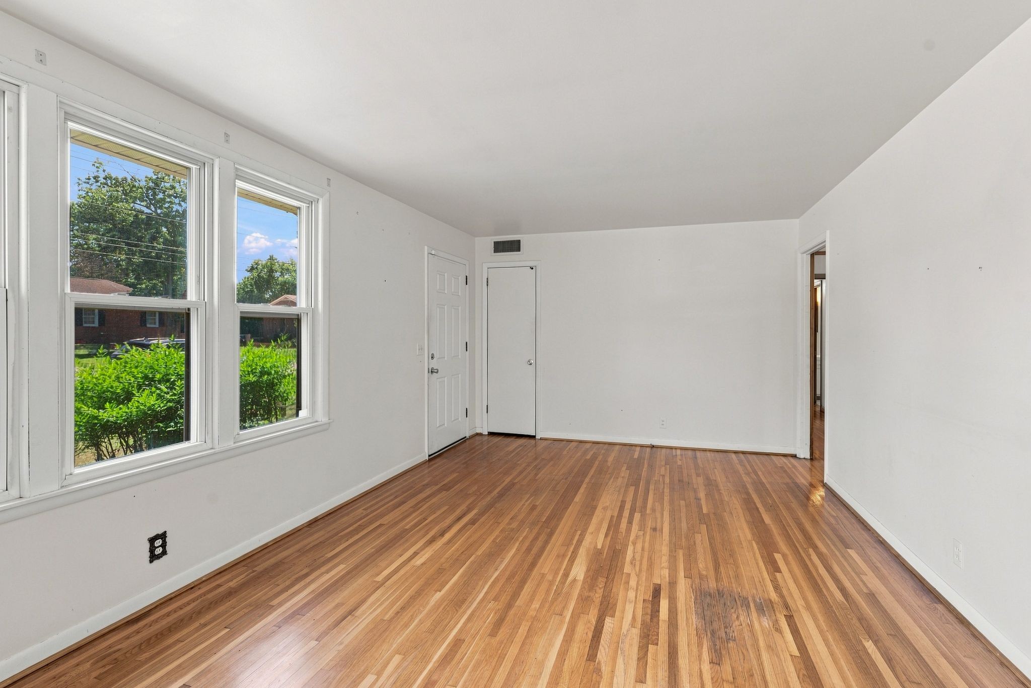 8219 Luree Ln Property Photo 6