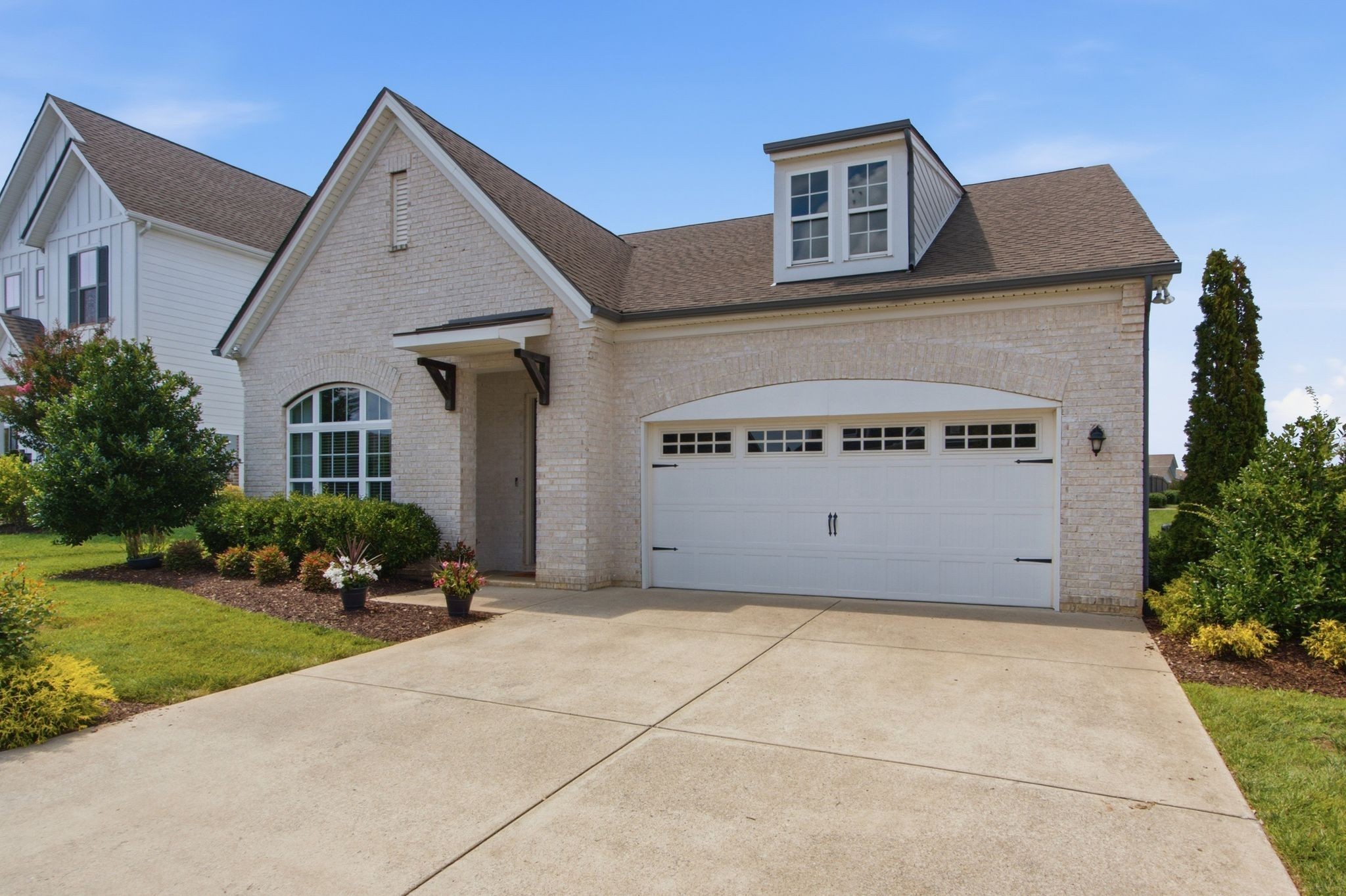 304 Eastwood Ln